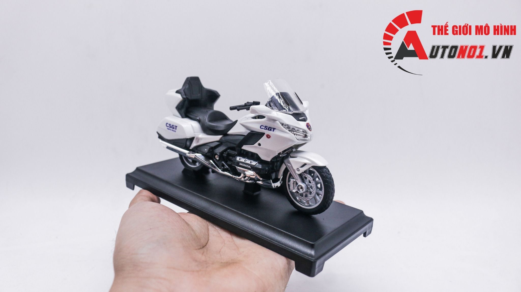 Mô hình xe độ Honda Goldwing độ CSGT có đế tỉ lệ 1:18 Autono1 D244A