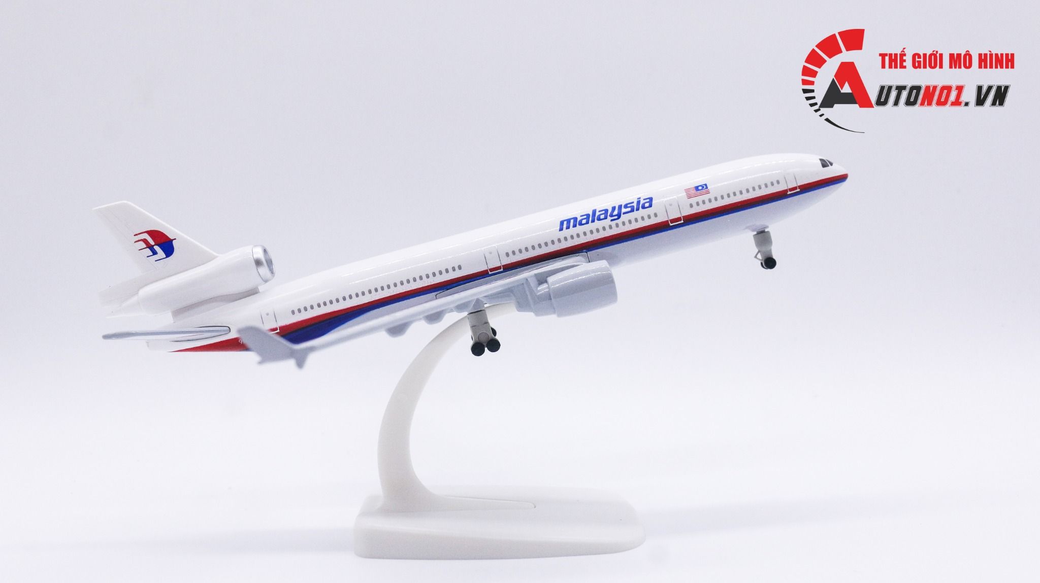 Mô hình máy bay Malaysia Airlines McDonnell Douglas MD-11 20cm MB20034