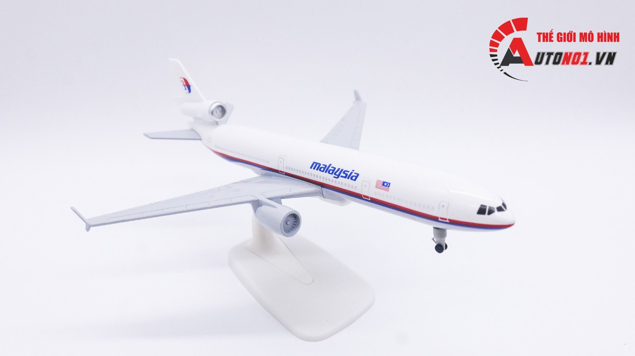 Mô hình máy bay Malaysia Airlines McDonnell Douglas MD-11 20cm MB20034