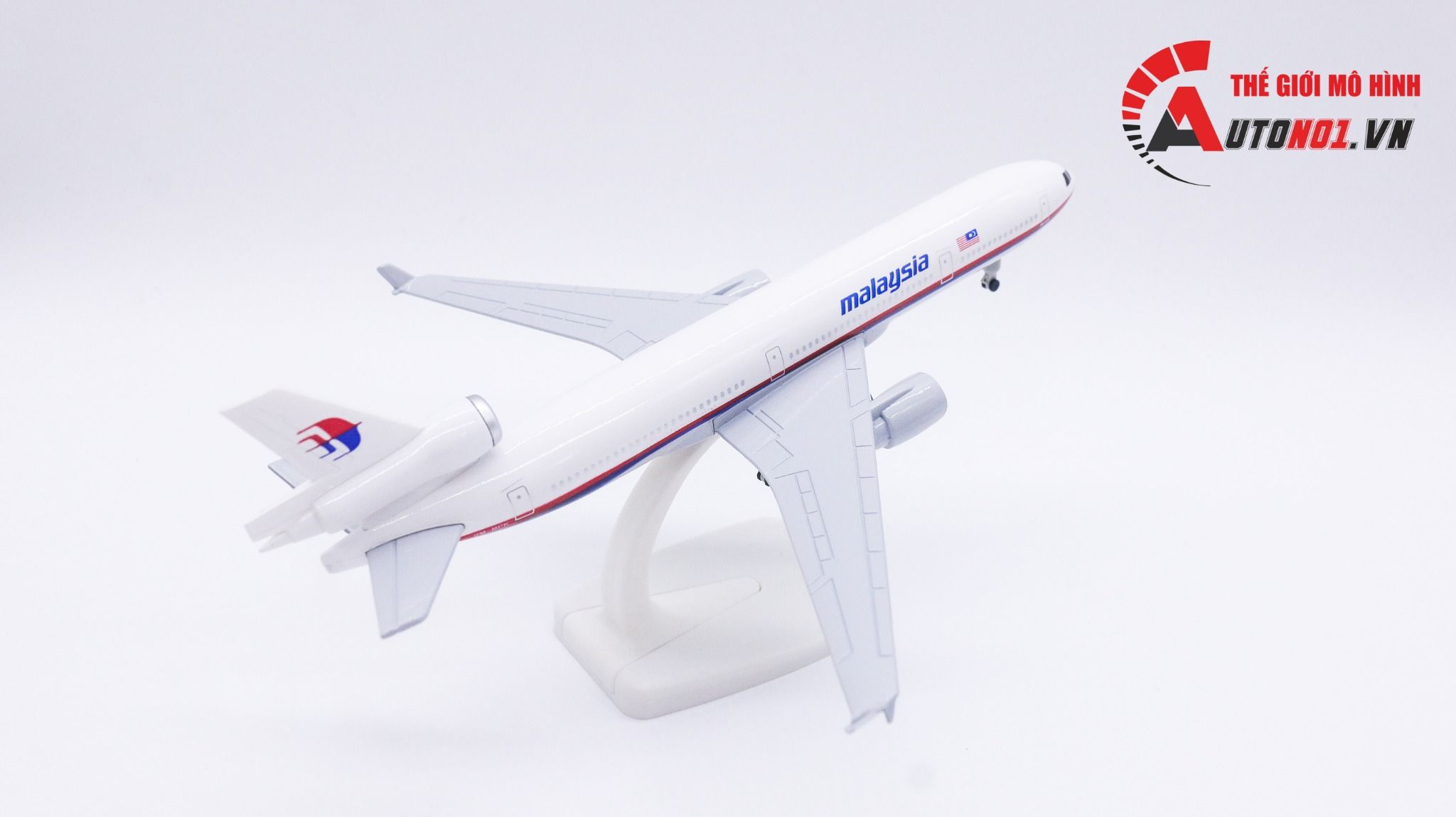 Mô hình máy bay Malaysia Airlines McDonnell Douglas MD-11 20cm MB20034