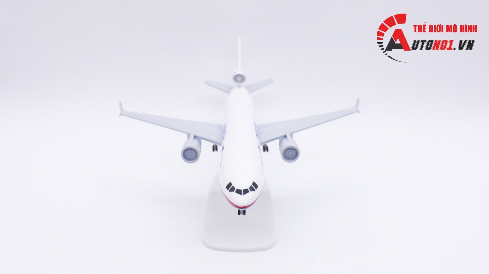 Mô hình máy bay Malaysia Airlines McDonnell Douglas MD-11 20cm MB20034