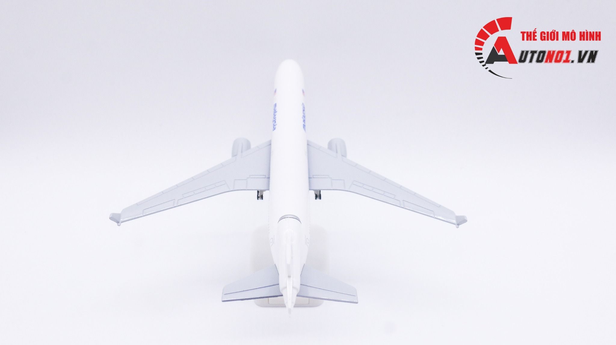 Mô hình máy bay Malaysia Airlines McDonnell Douglas MD-11 20cm MB20034