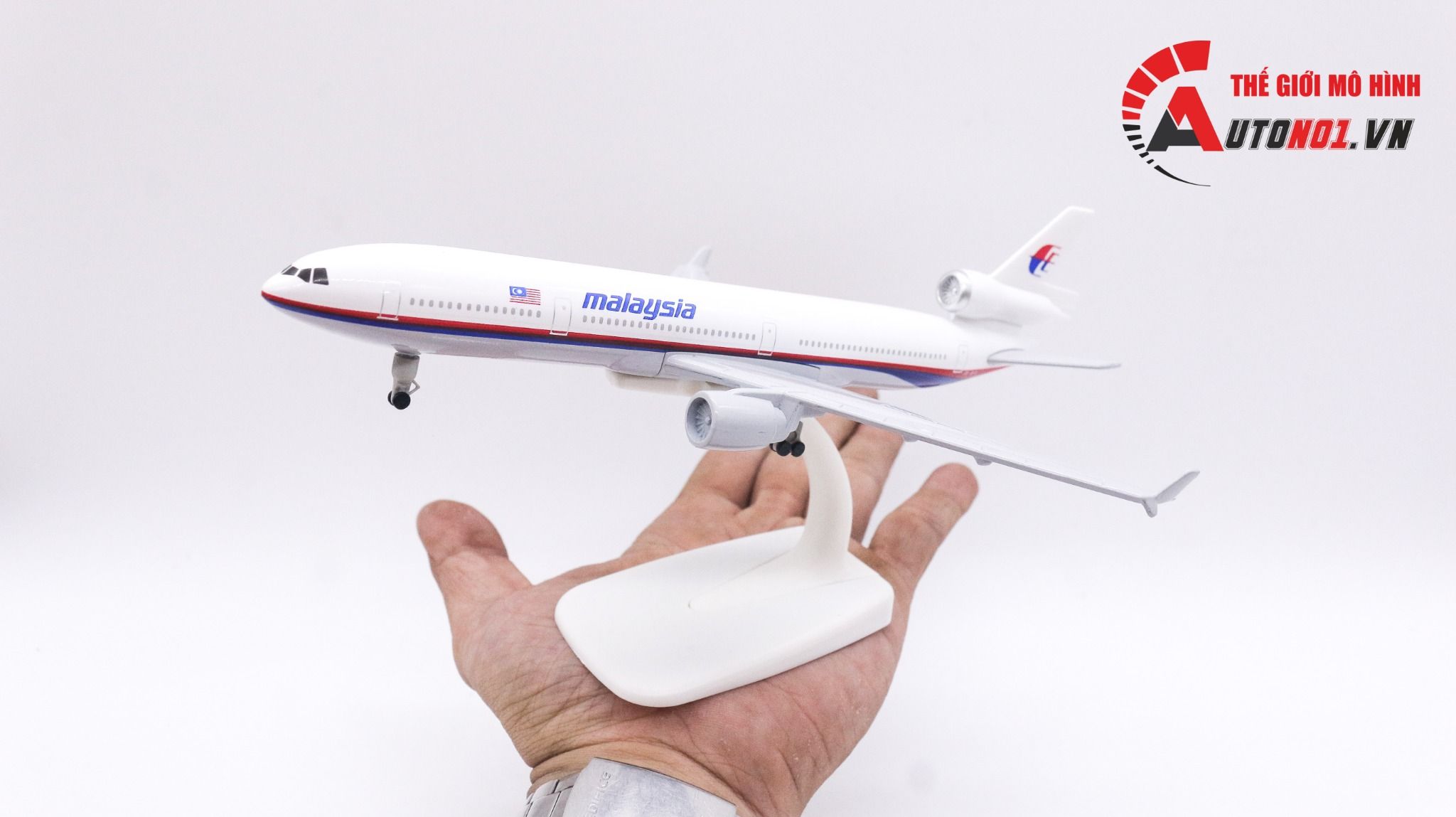 Mô hình máy bay Malaysia Airlines McDonnell Douglas MD-11 20cm MB20034