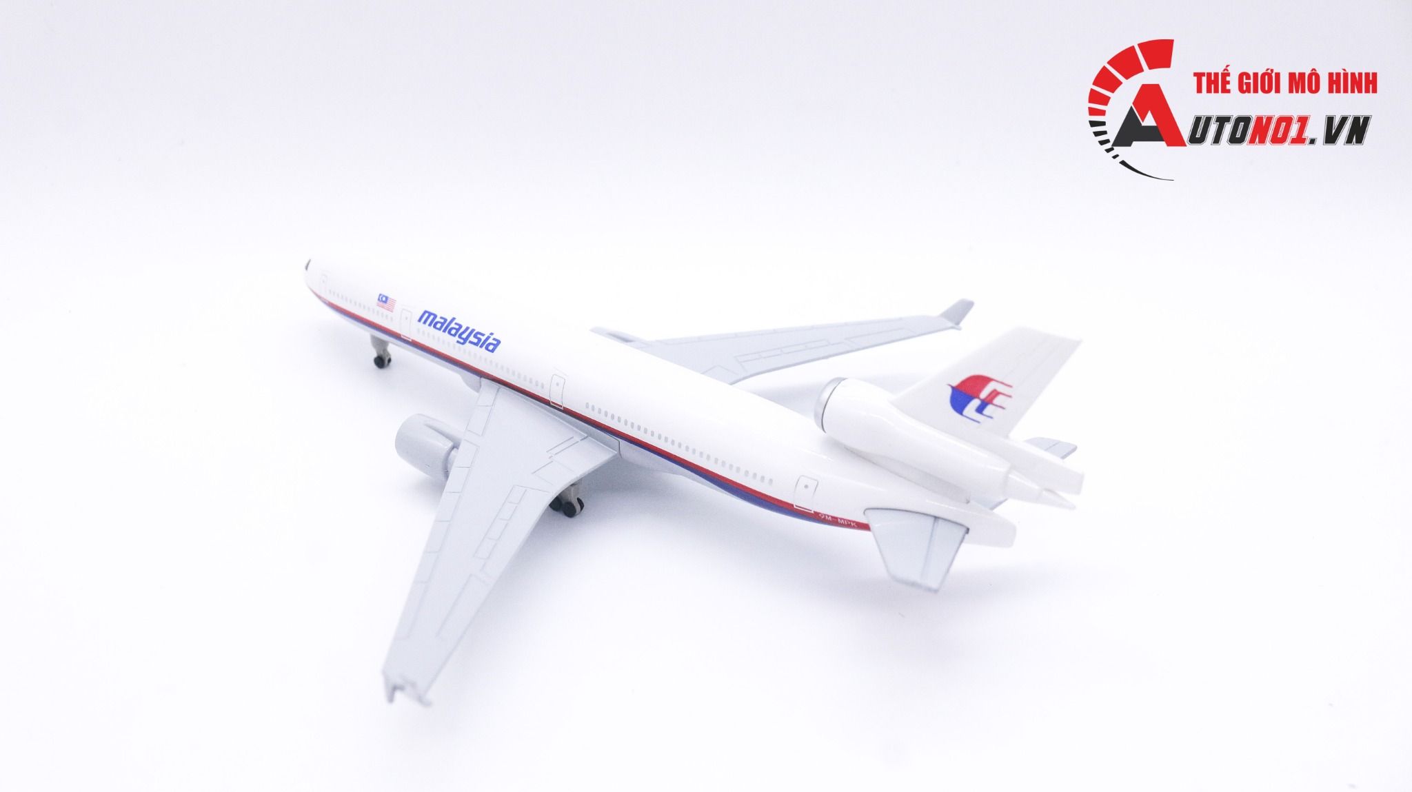 Mô hình máy bay Malaysia Airlines McDonnell Douglas MD-11 20cm MB20034