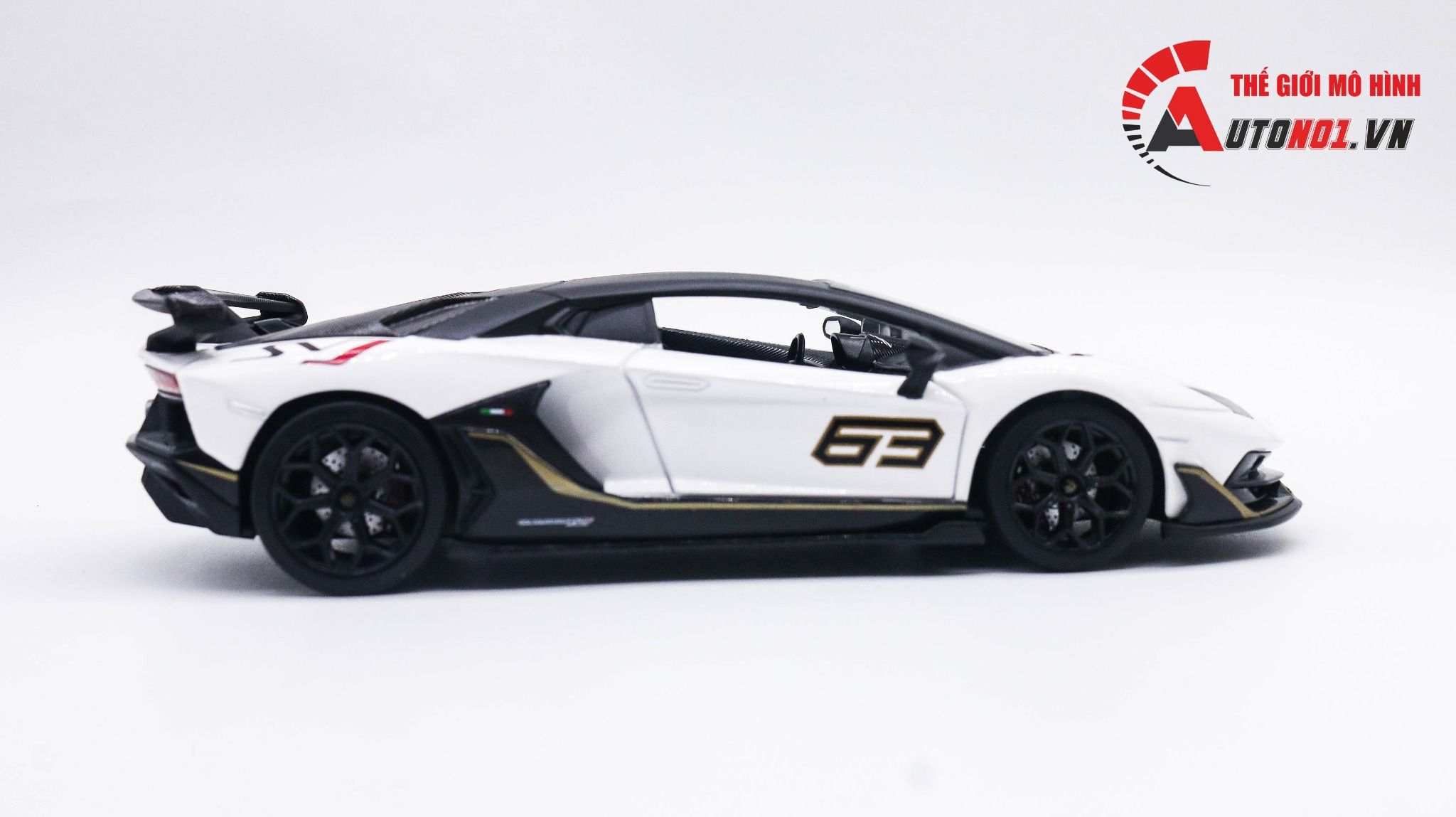  Mô hình xe Lamborghini Aventador Svj63 đánh lái được full open 1:24 CCA 68269K 8008 