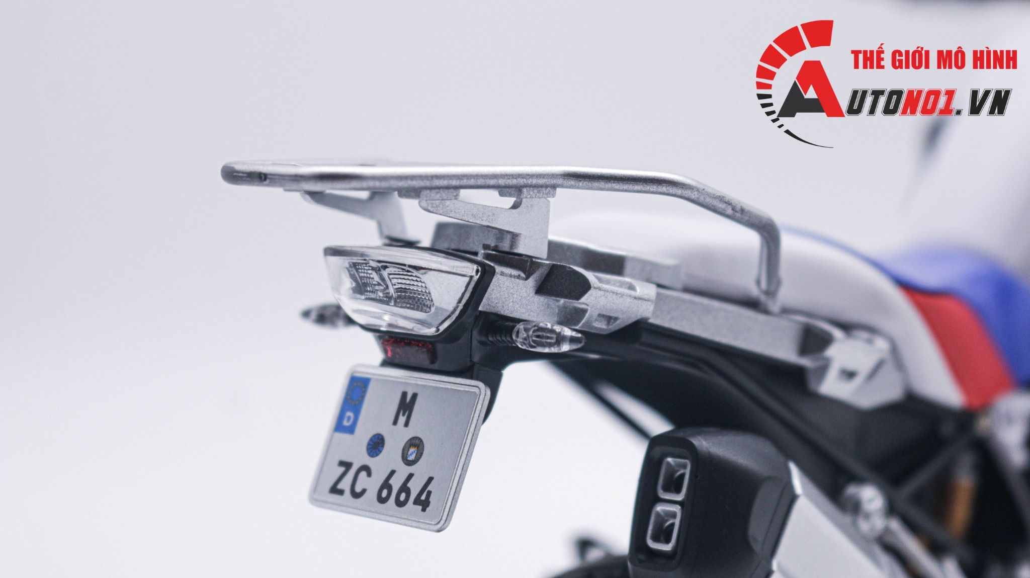 Mô hình moto cao cấp BMW R 1250 GS ADV Meng đã sơn hoàn thiện tỉ lệ 1:9 MT066D