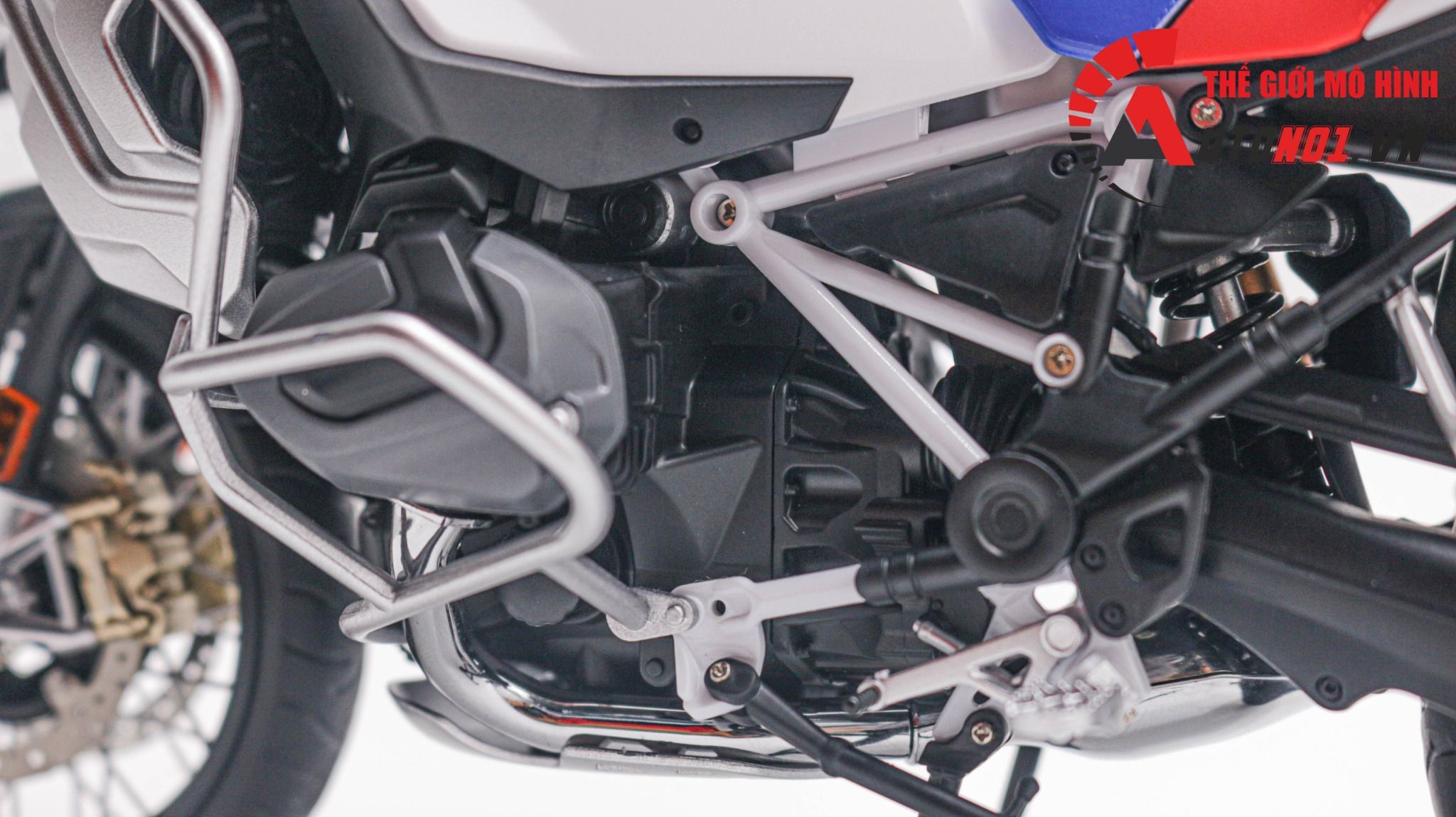Mô hình moto cao cấp BMW R 1250 GS ADV Meng đã sơn hoàn thiện tỉ lệ 1:9 MT066D