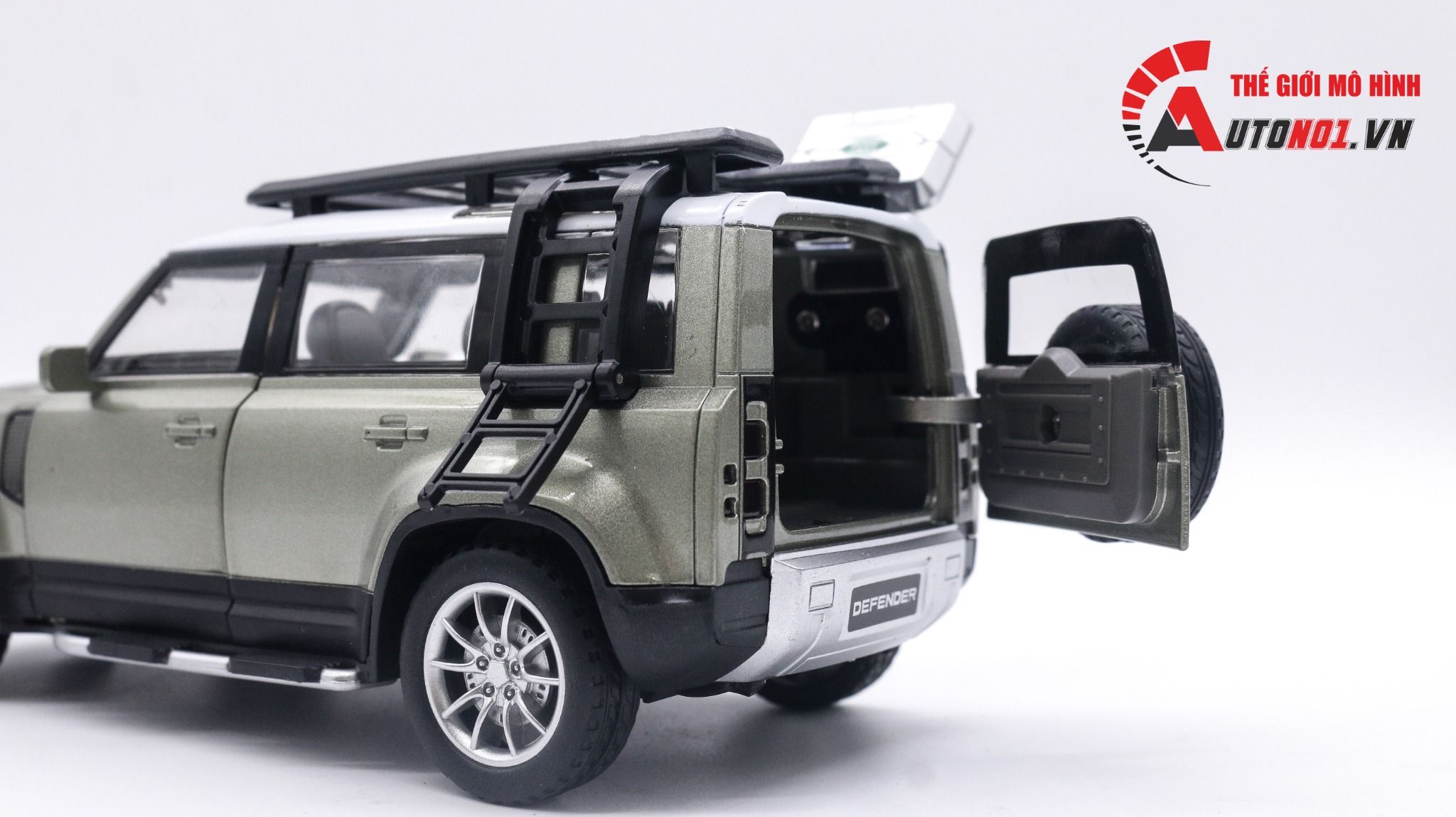 Mô hình xe Land Rover Defender full open - full kính , đánh lái được tỉ lệ 1:24 NEWAO OT017