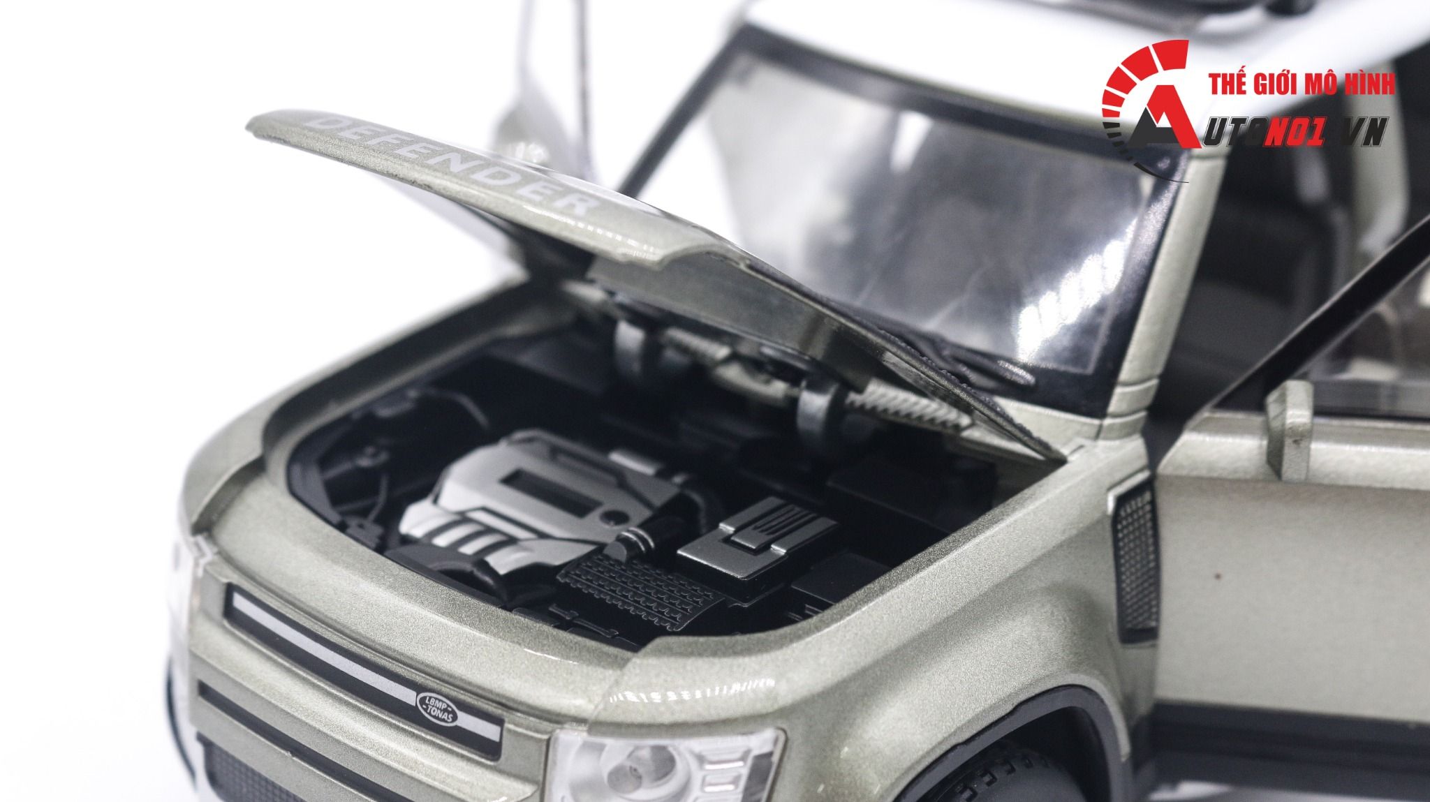Mô hình xe Land Rover Defender full open - full kính , đánh lái được tỉ lệ 1:24 NEWAO OT017