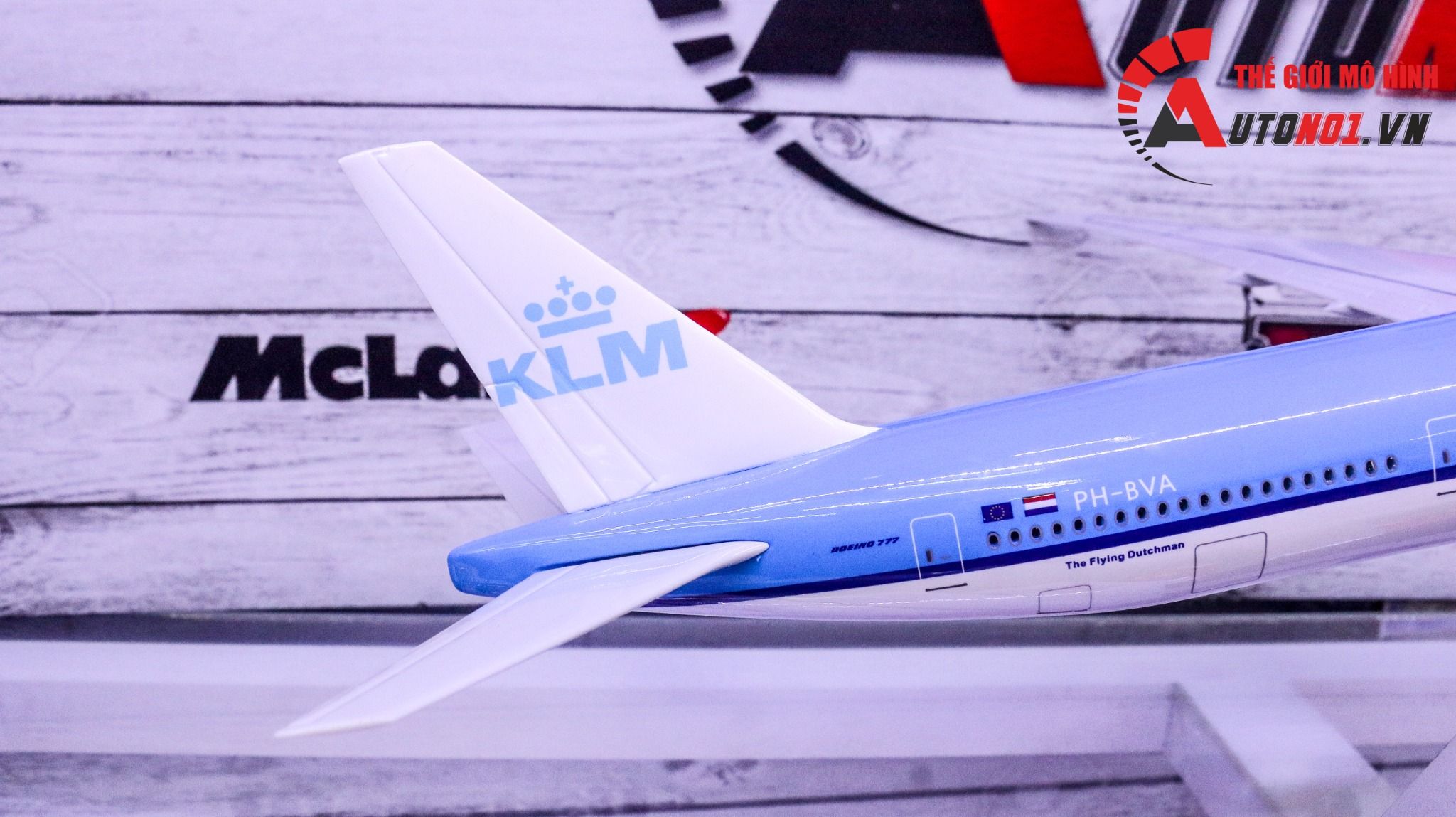  Mô hình máy bay KLM Boeing B777-300ER Hà Lan PH-BVA / Orange Pride livery 47cm 1:160 có đèn led tự động theo tiếng vỗ tay hoặc chạm MB47012 