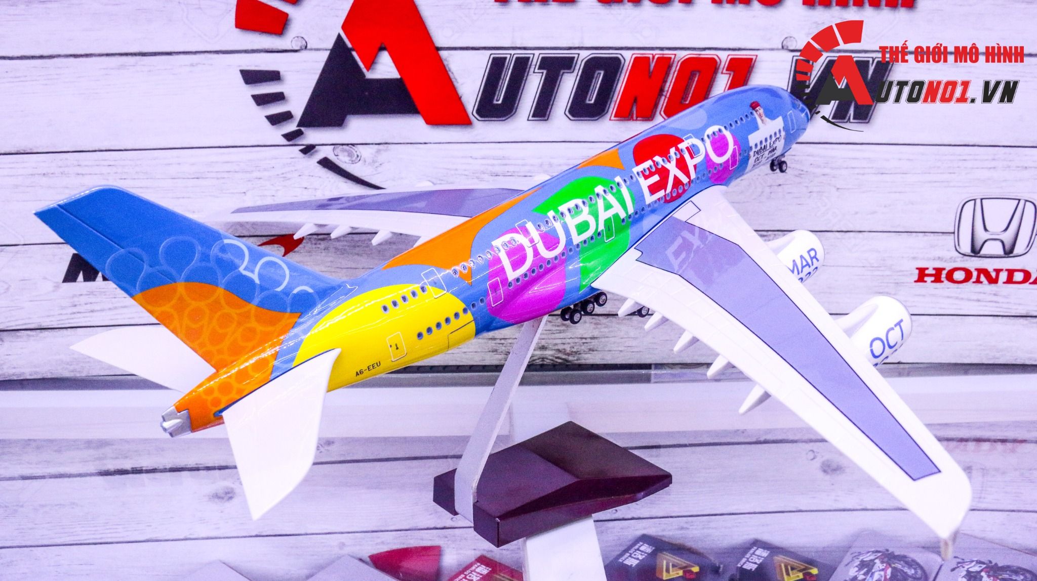 Mô hình máy bay Be part of the magic Dubai expo 2021-2022 Airbus A380 47cm 1:200 có đèn led tự động theo tiếng vỗ tay hoặc chạm MB47016