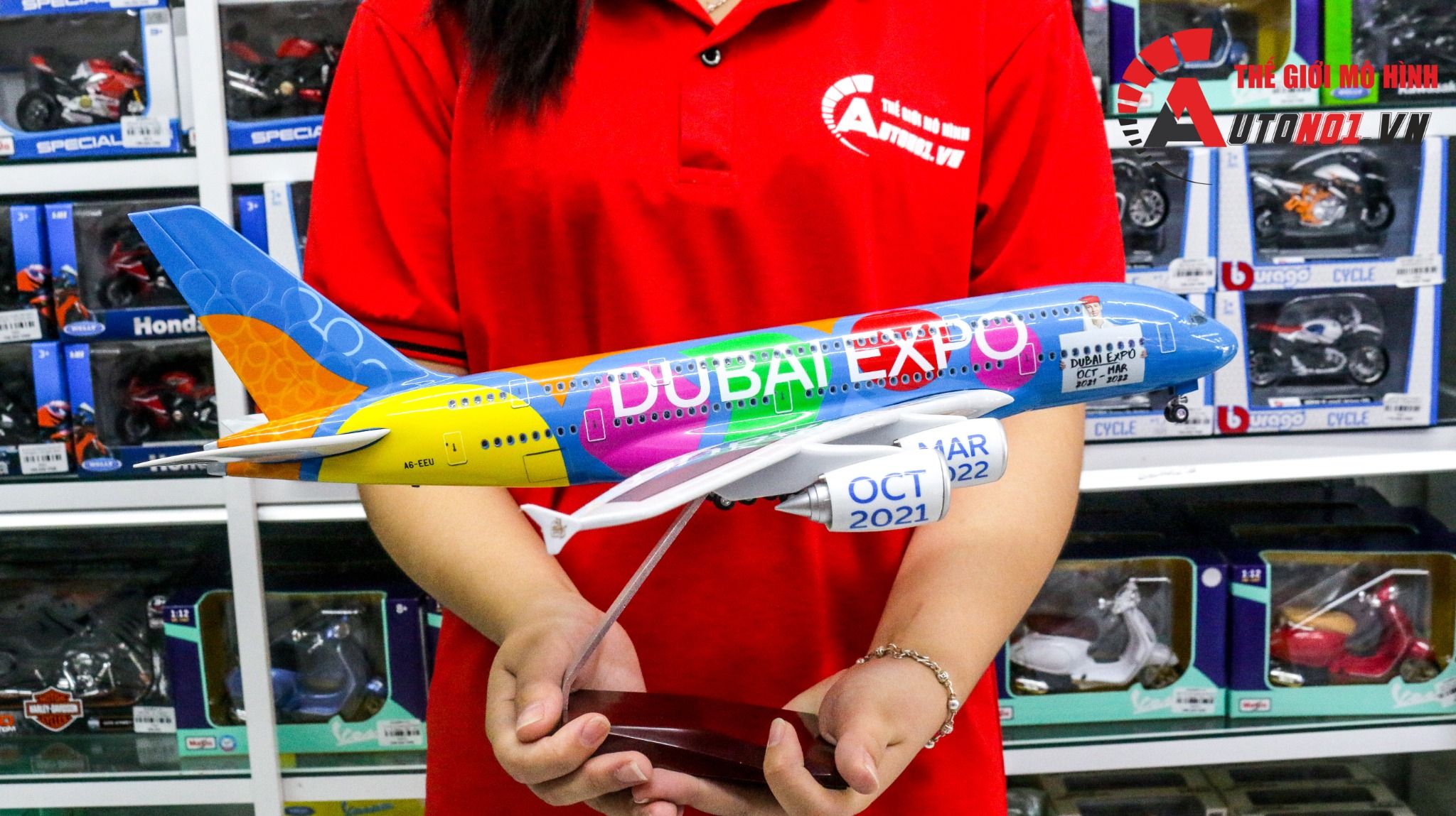 Mô hình máy bay Be part of the magic Dubai expo 2021-2022 Airbus A380 47cm 1:200 có đèn led tự động theo tiếng vỗ tay hoặc chạm MB47016