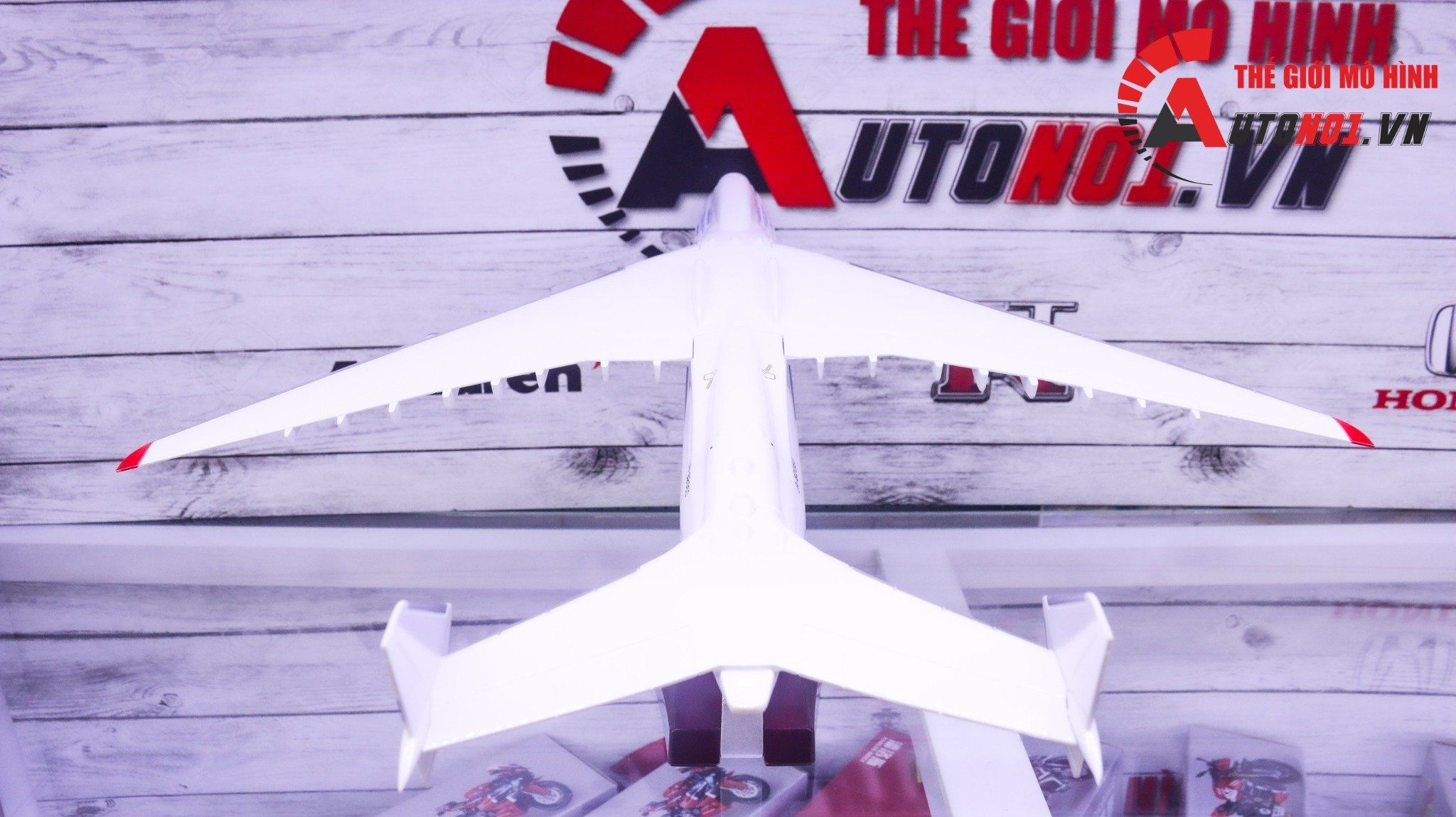 Mô hình máy bay vận chuyển Antonov An-225 Mriya Ukrainian NATO 47cm 1:200 có bánh xe MB47015