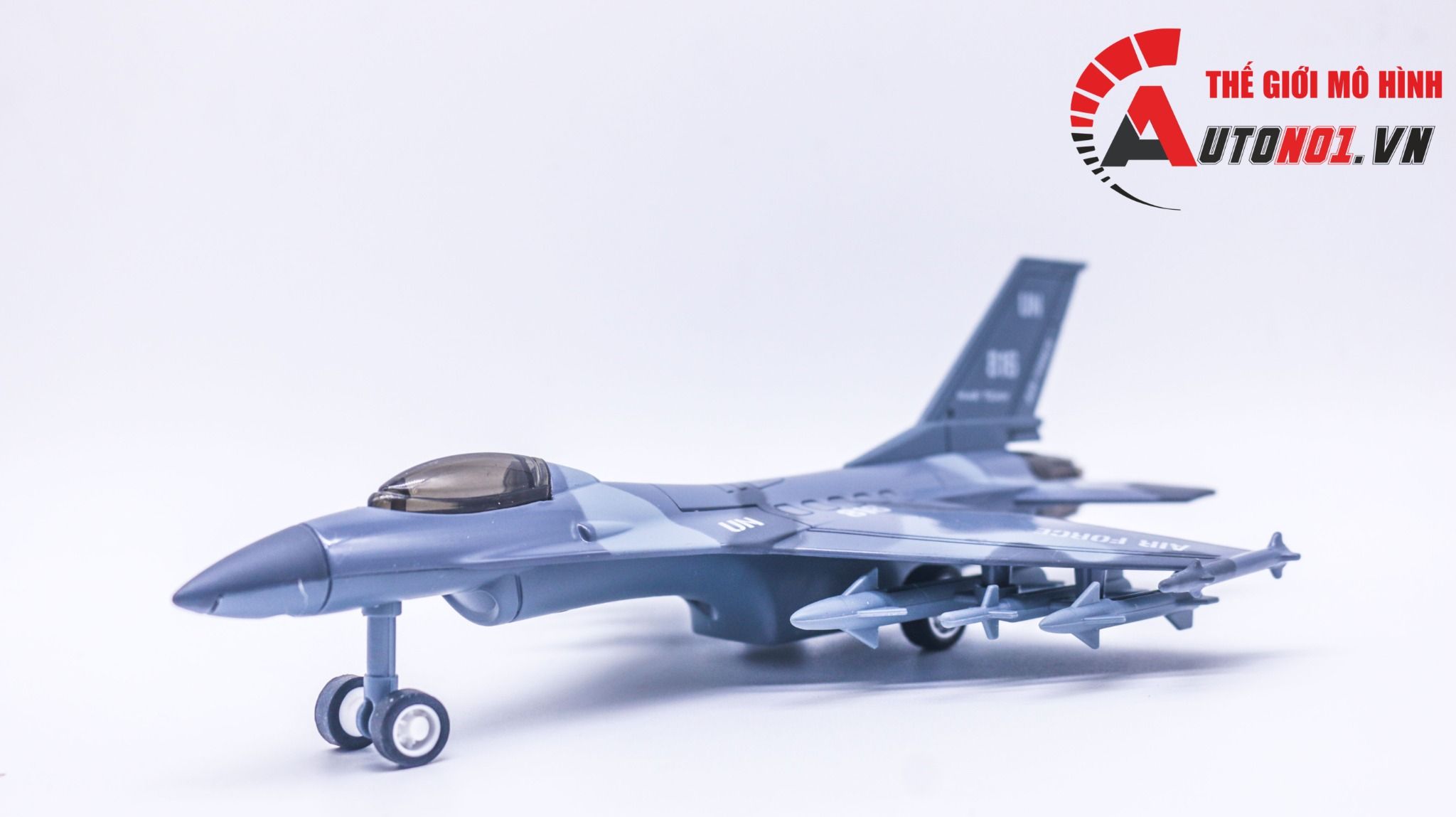 Mô hình máy bay chiến đáu F16 Camo grey có đèn có âm tahnh MB22024