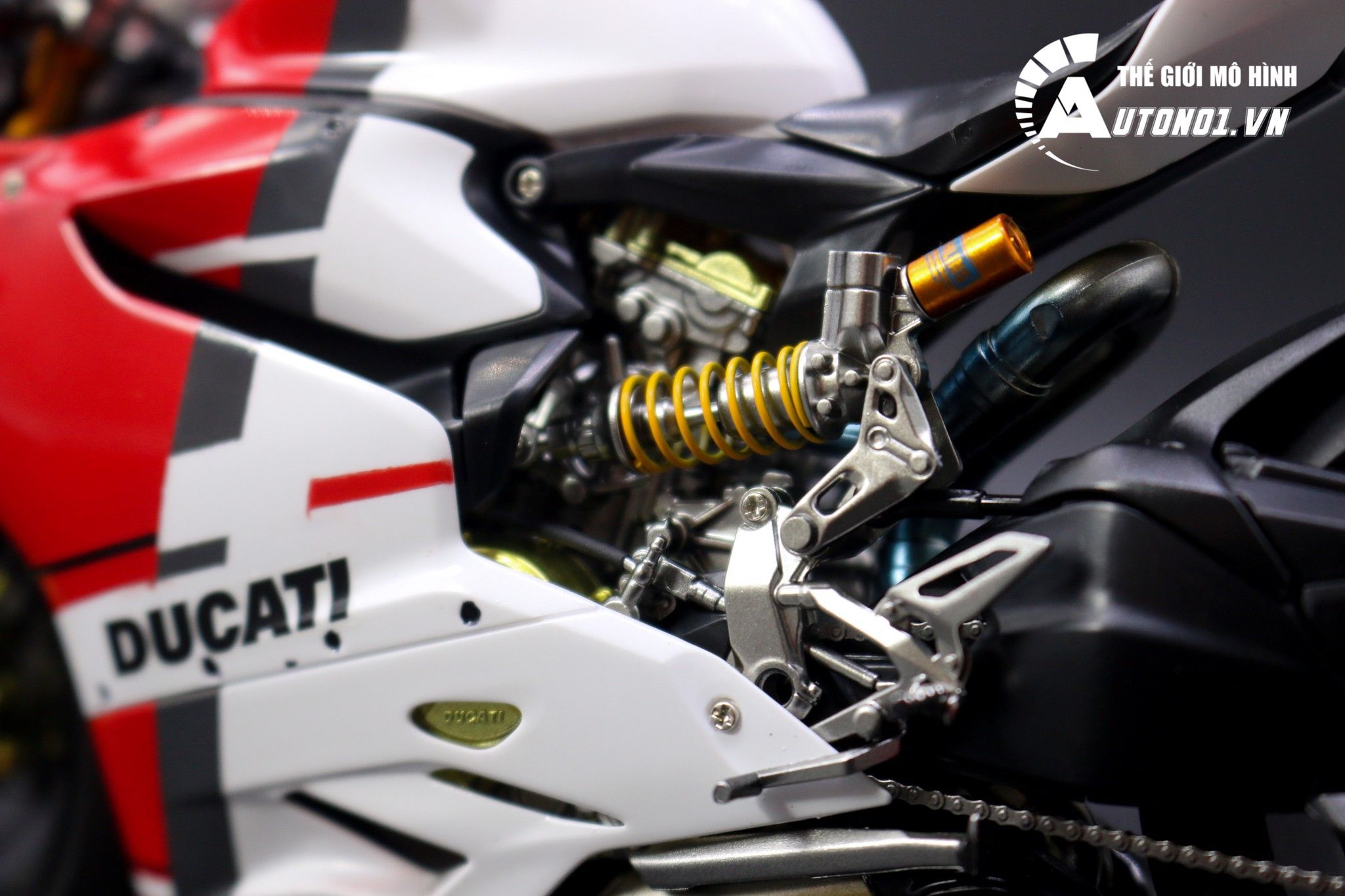 Mô hình xe cao cấp Ducati 1199 Corse 1:12 Tamiya D102