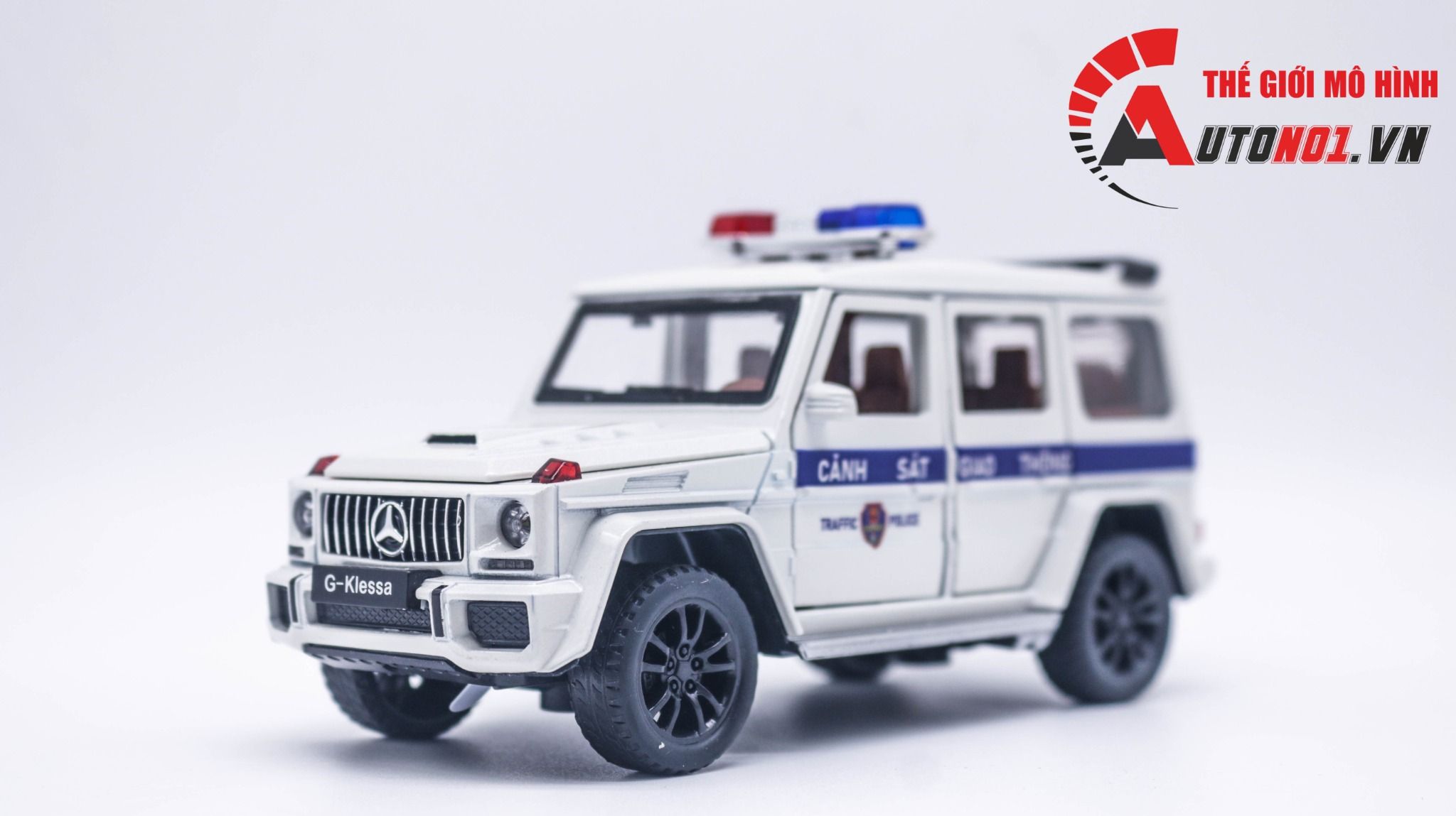 Mô hình xe ô tô độ CSGT Mercedes G63 có đèn chớp tỉ lệ 1:32 Autono1 Chezhi OT381