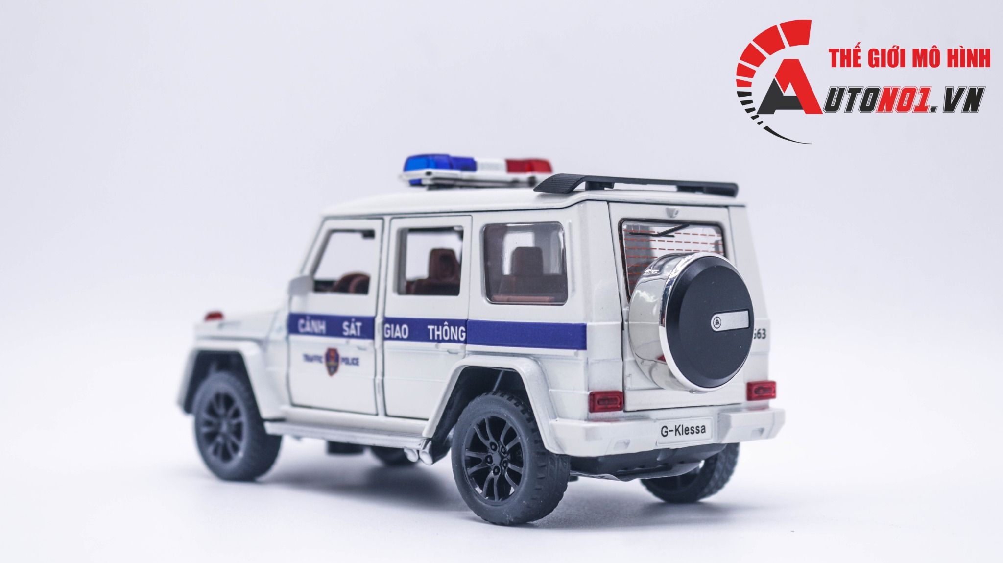 Mô hình xe ô tô độ CSGT Mercedes G63 có đèn chớp tỉ lệ 1:32 Autono1 Chezhi OT381