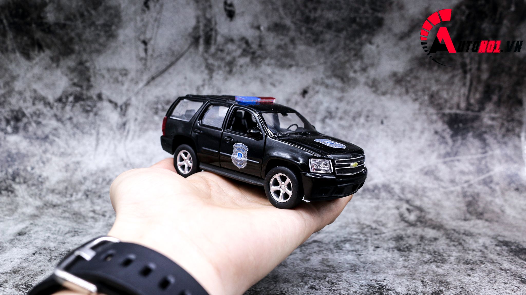 Mô hình xe Chevy Chevrolet Tahoe Police 2008 1:36 Welly OT012