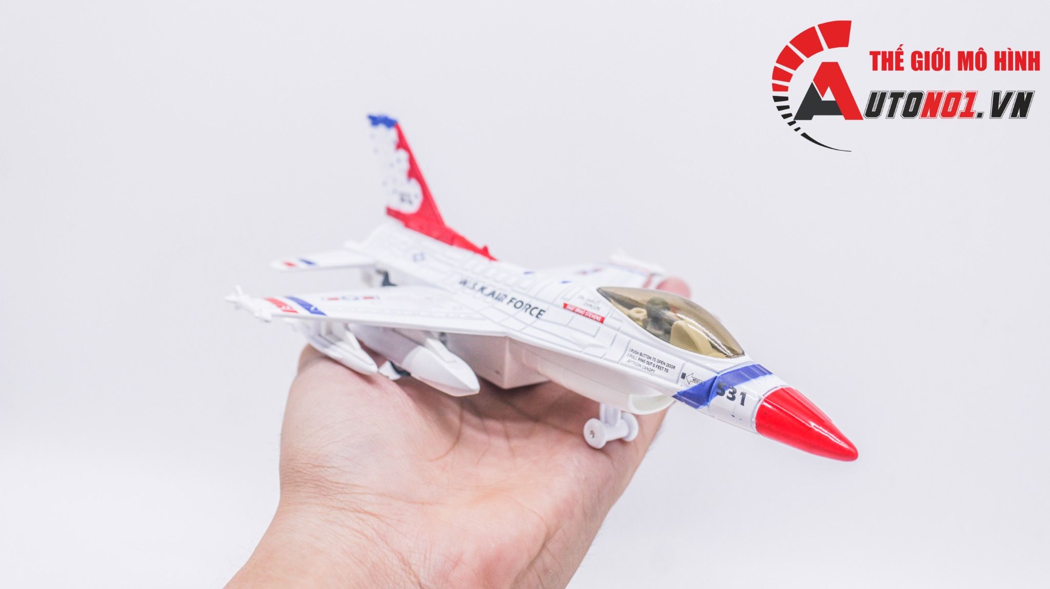  Mô hình máy bay tiêm kích F-16 White có âm thanh và phun sương MB22015 