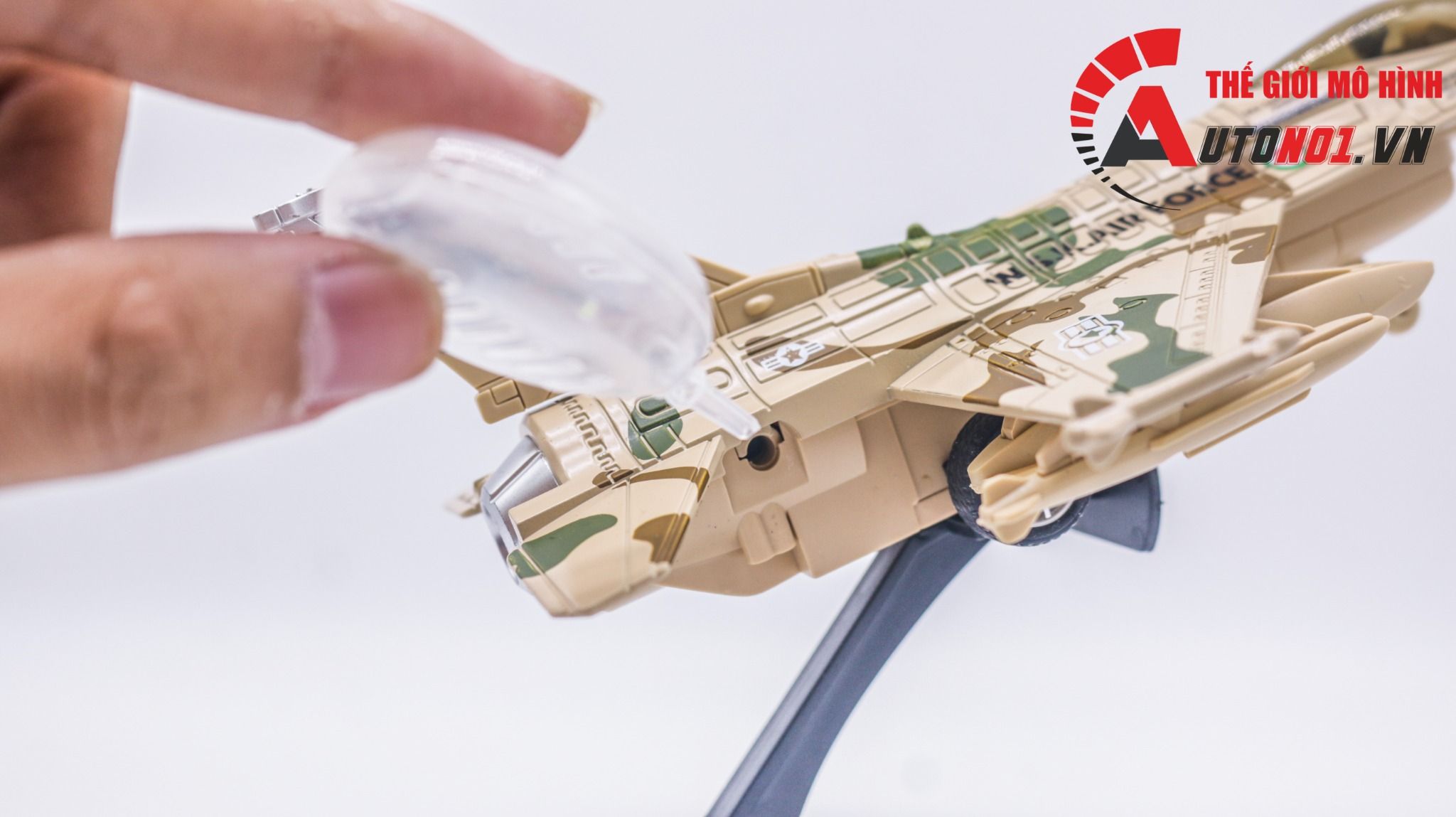 Mô hình máy bay tiêm kích F-16 camo có âm thanh và phun sương MB22017