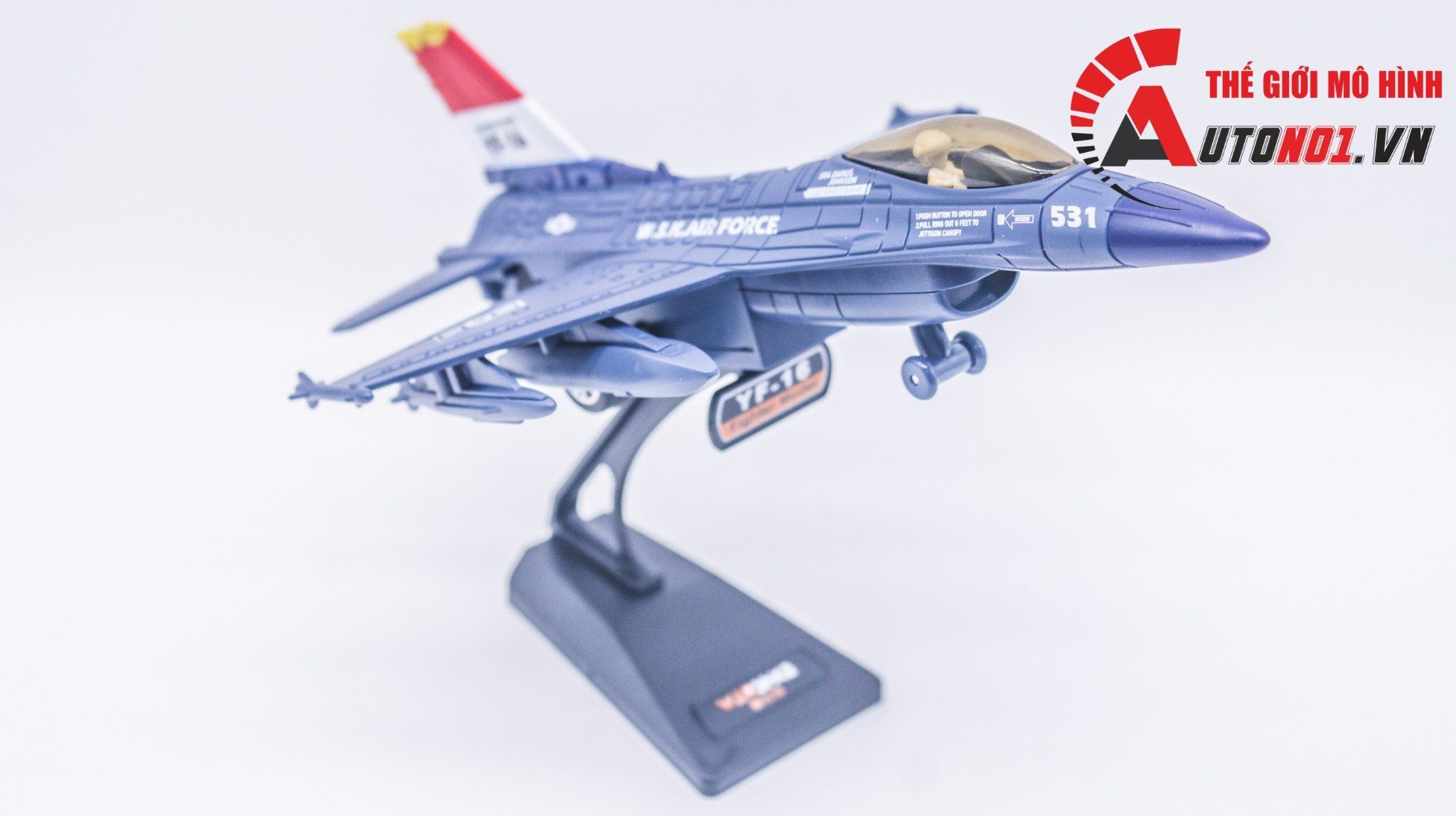 Mô hình máy bay tiêm kích F-16 black có âm thanh và phun sương MB22018