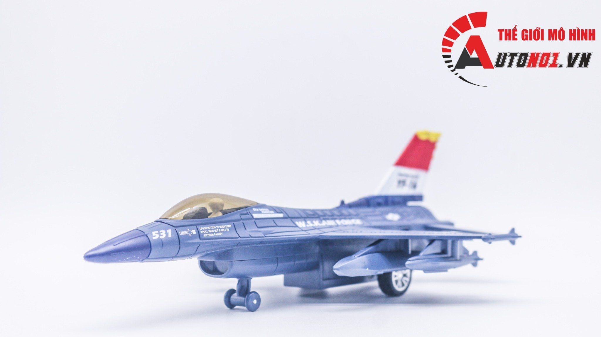 Mô hình máy bay tiêm kích F-16 black có âm thanh và phun sương MB22018