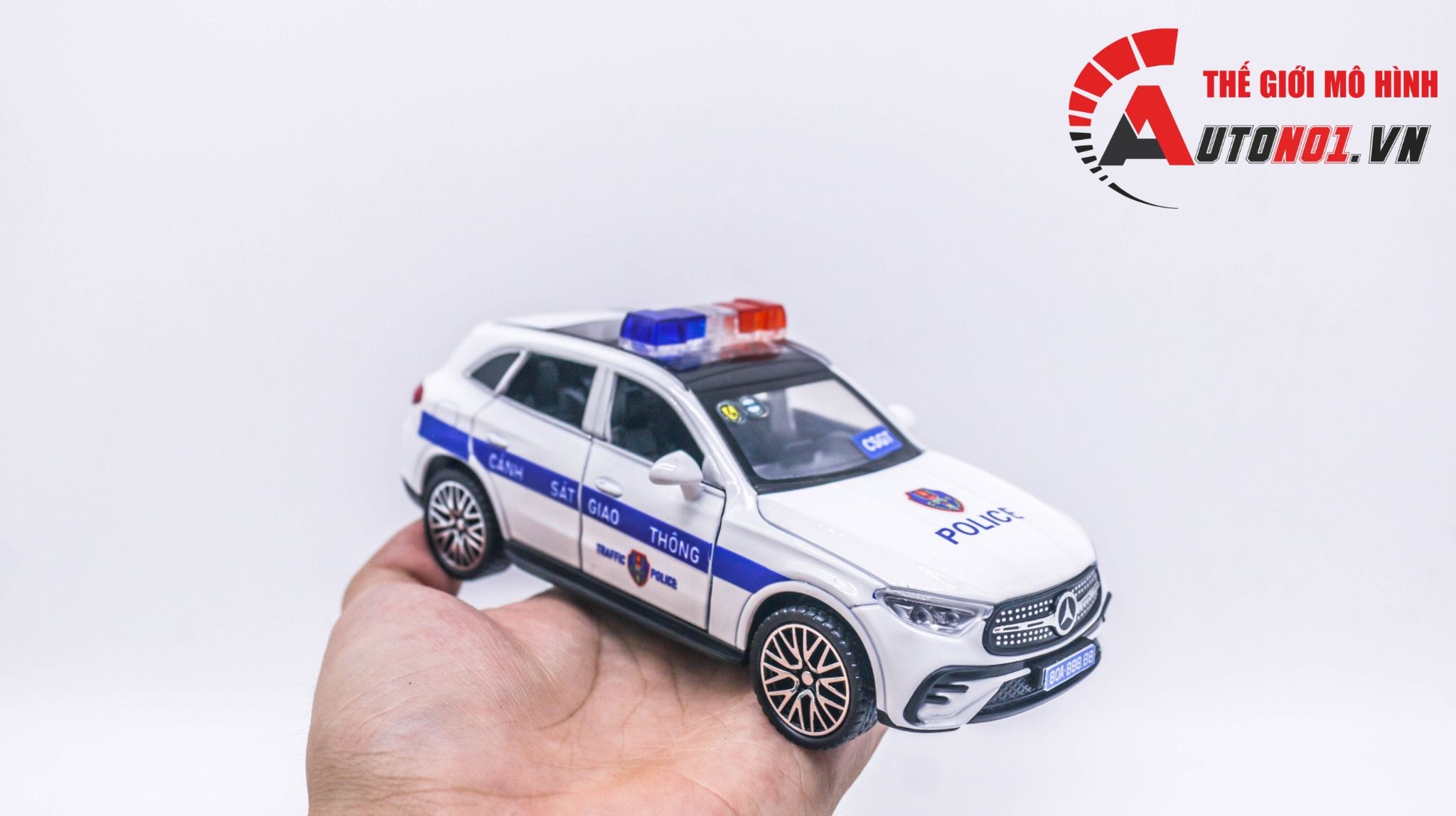 Mô hình xe ô tô độ CSGT Mercedes GLC400E có đèn full open tỉ lệ 1:32 Autono1 Alloy model OT394