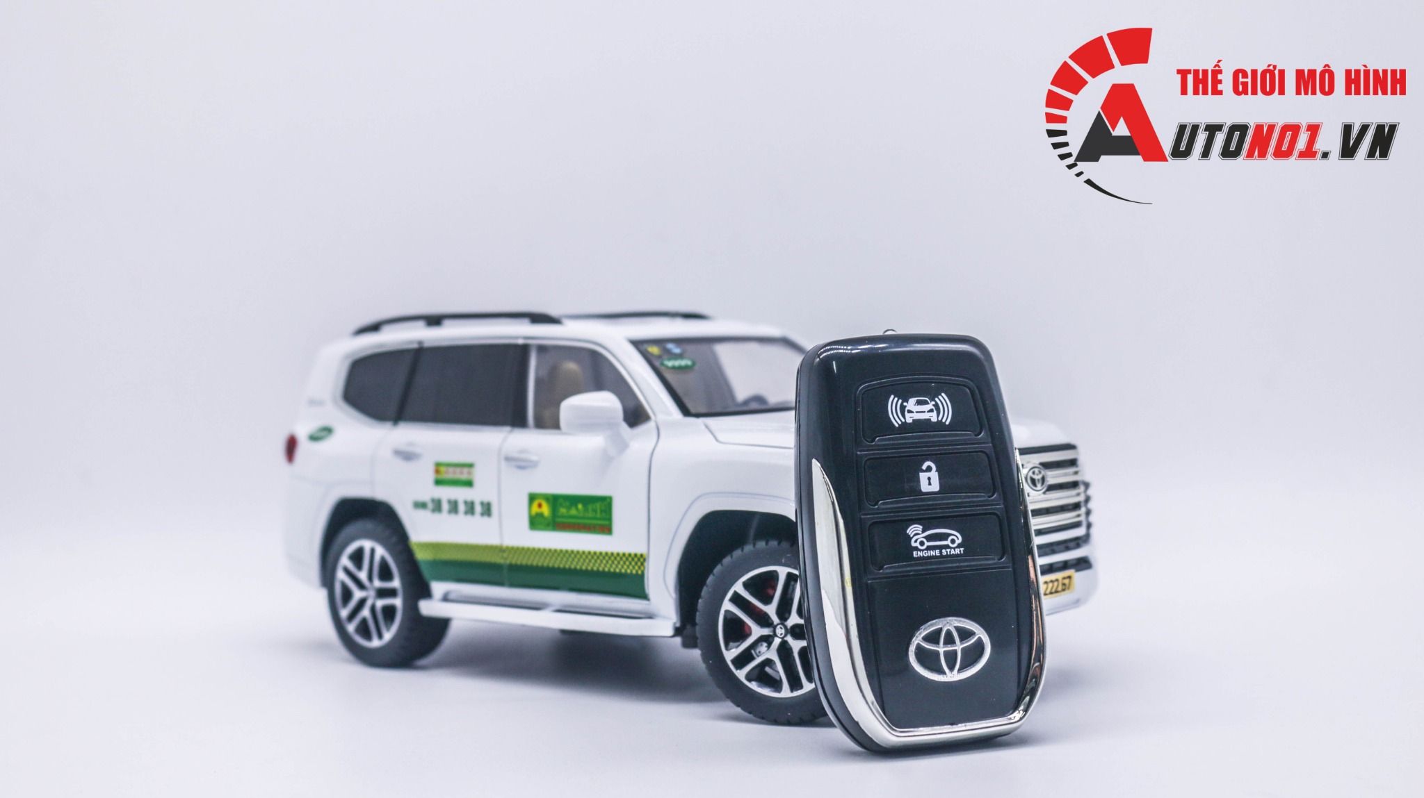 Mô hình xe độ dịch vụ taxi Mai Linh Toyota Land Cruiser LC300 2022 full open - full kính - đánh lái được - có remote tỉ lệ 1:24 Henteng model Autono1 OT392
