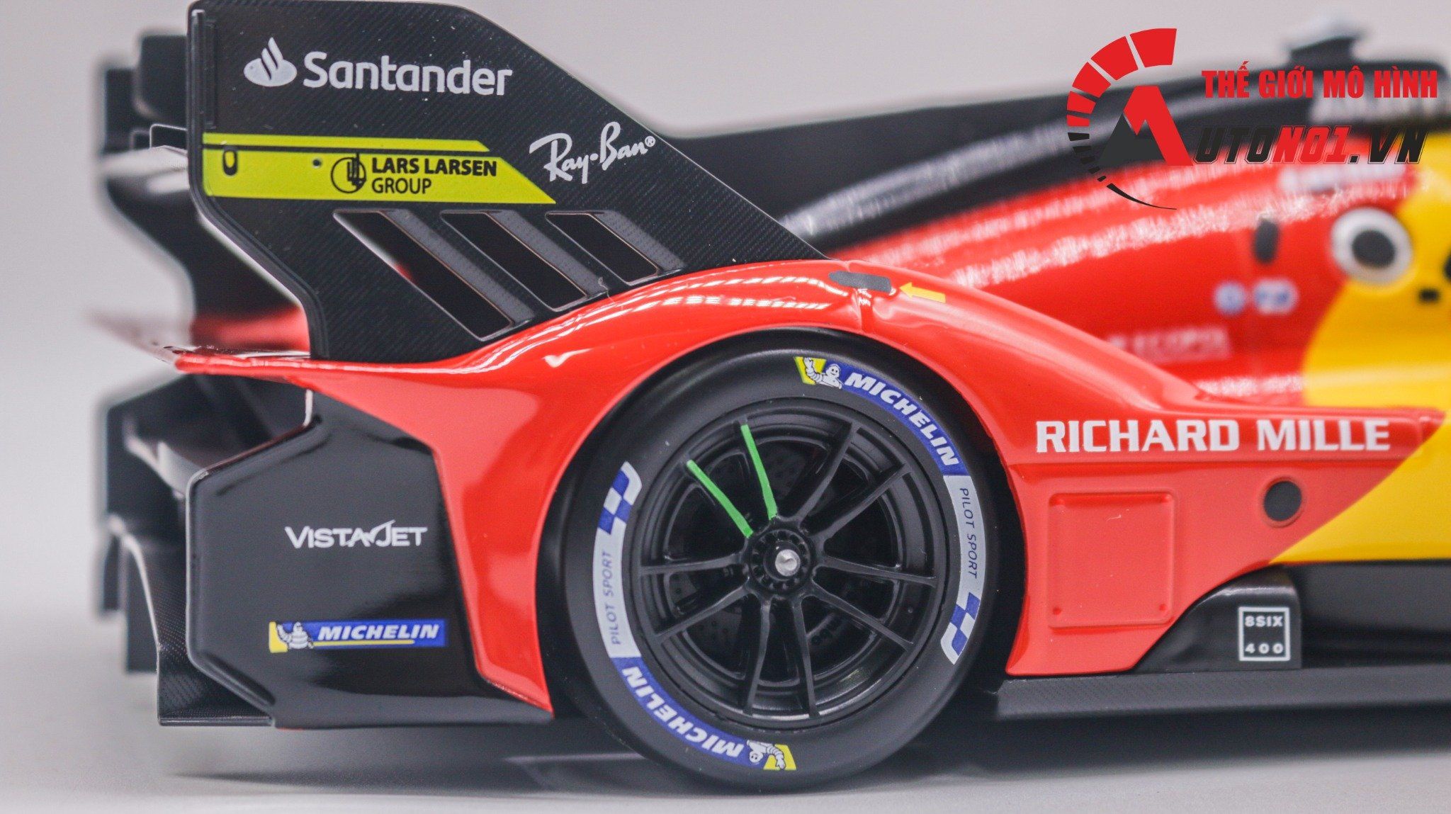 Mô hình xe Ferrari 499P 3.0L turbo V6 team Ferrari Corse #50 - #51 24h Le Mans 2023 18-16301 (#50) tỉ lệ 1:18 Bburago OT374