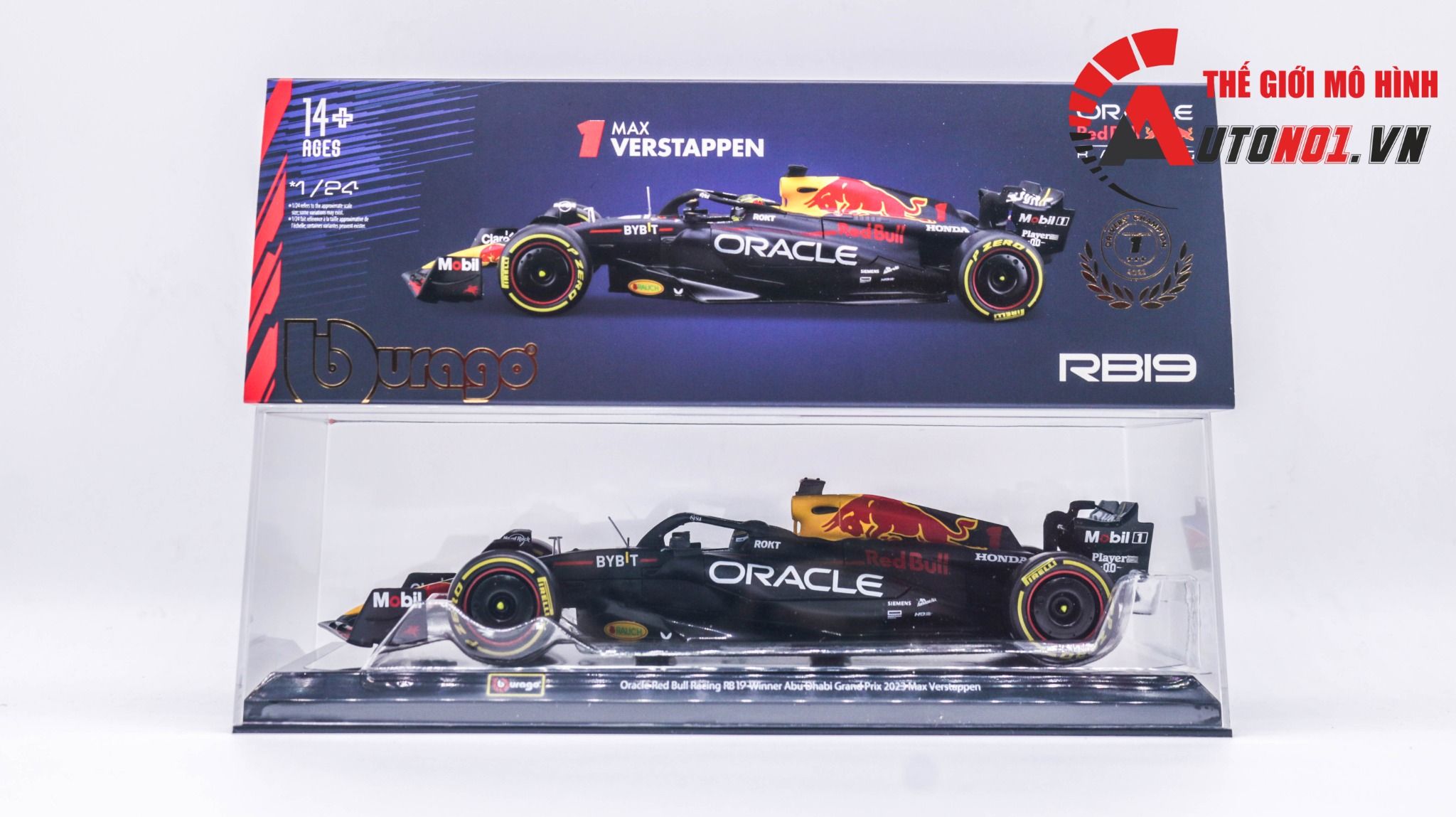 Mô hình xe đua F1 Redbull GP 2023 RB19 hộp mica có figure tỉ lệ 1:24 Bburago OT348