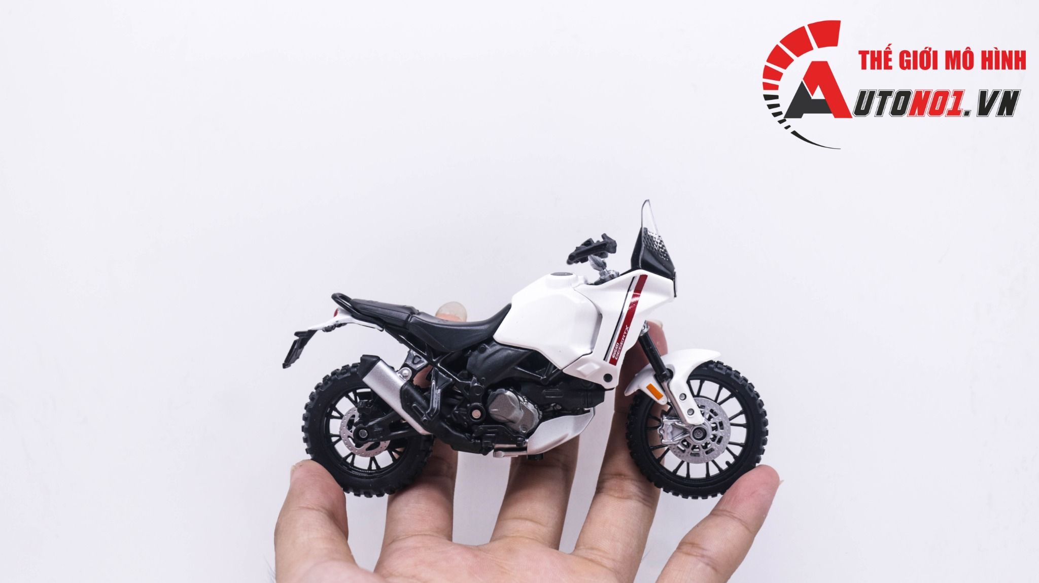 Mô hình xe mô tô Ducati Desert X tỉ lệ 1:18 Maisto 34007 MT071