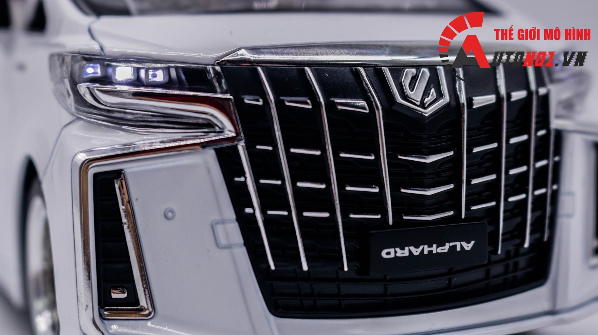 Mô hình xe Toyota Alphard 2023 full open - âm thanh - đèn cửa tự động mở tỉ lệ 1:18 Alloy model OT377