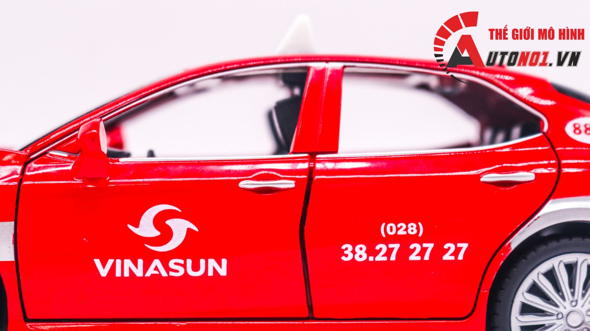 Mô hình xe độ dịch vụ Toyota Camry độ Taxi Vinasun đỏ tỉ lệ 1:24 CheZhi OT378