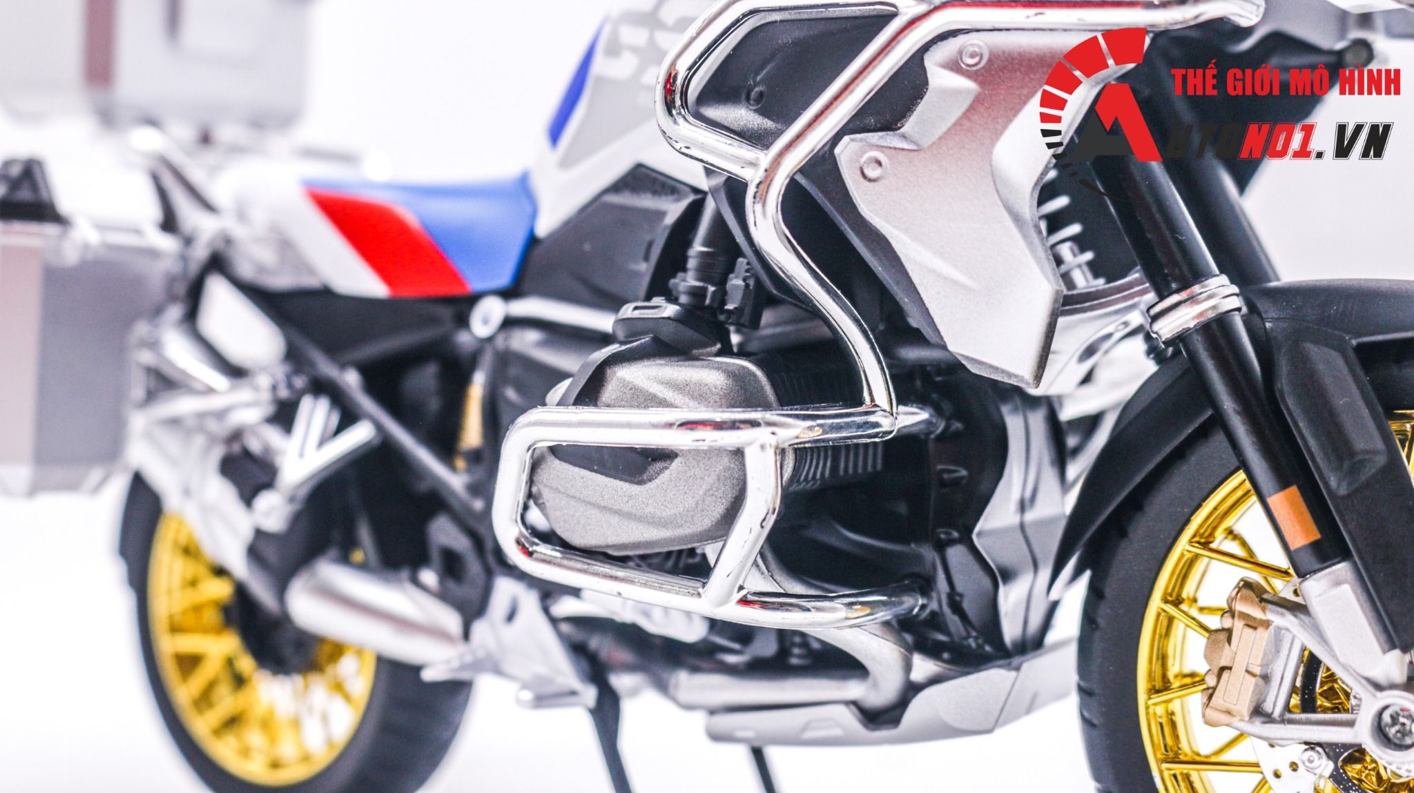 Mô hình moto BMW R 1250 GS ADV tỉ lệ 1:9 Huayi Alloy MT069