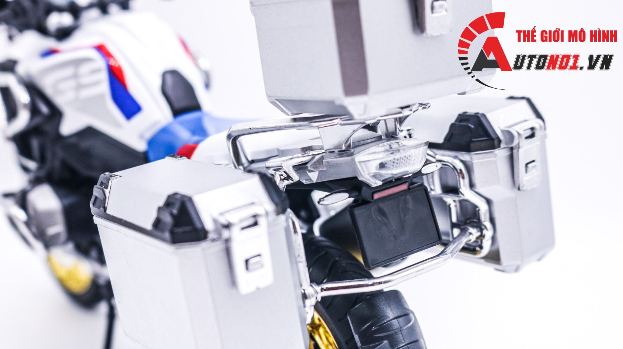 Mô hình moto BMW R 1250 GS ADV tỉ lệ 1:9 Huayi Alloy MT069