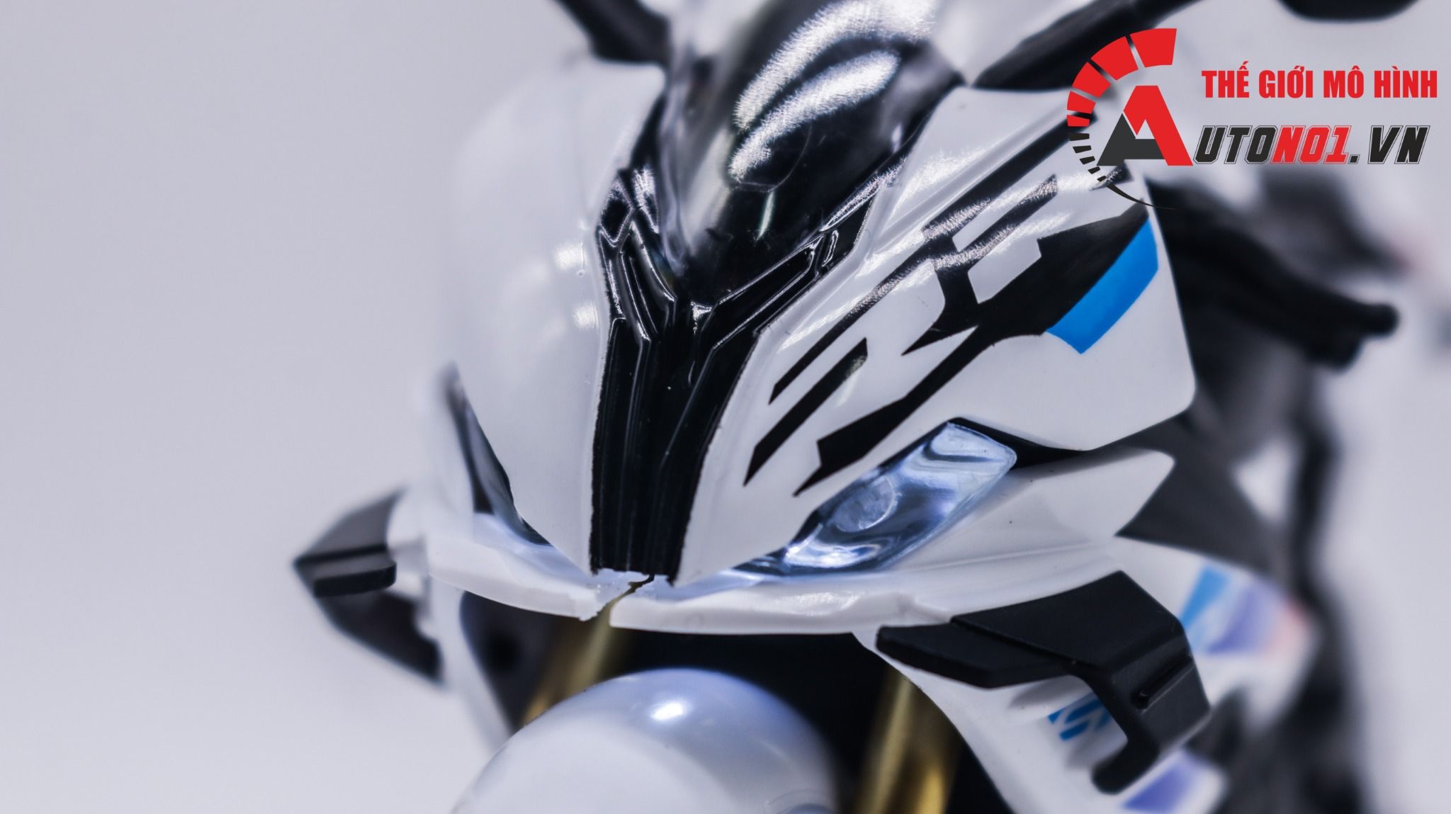 Mô hình xe BMW S1000RR 2024 có cánh gió tỉ lệ 1:12 Huayi Alloy MT070
