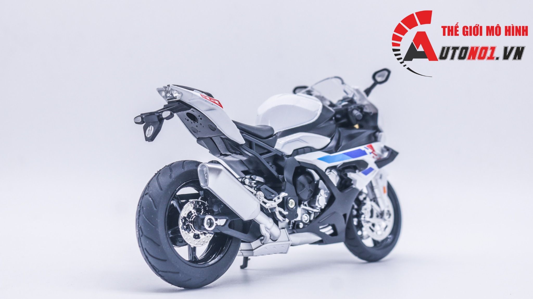 Mô hình xe BMW S1000RR 2024 có cánh gió tỉ lệ 1:12 Huayi Alloy MT070