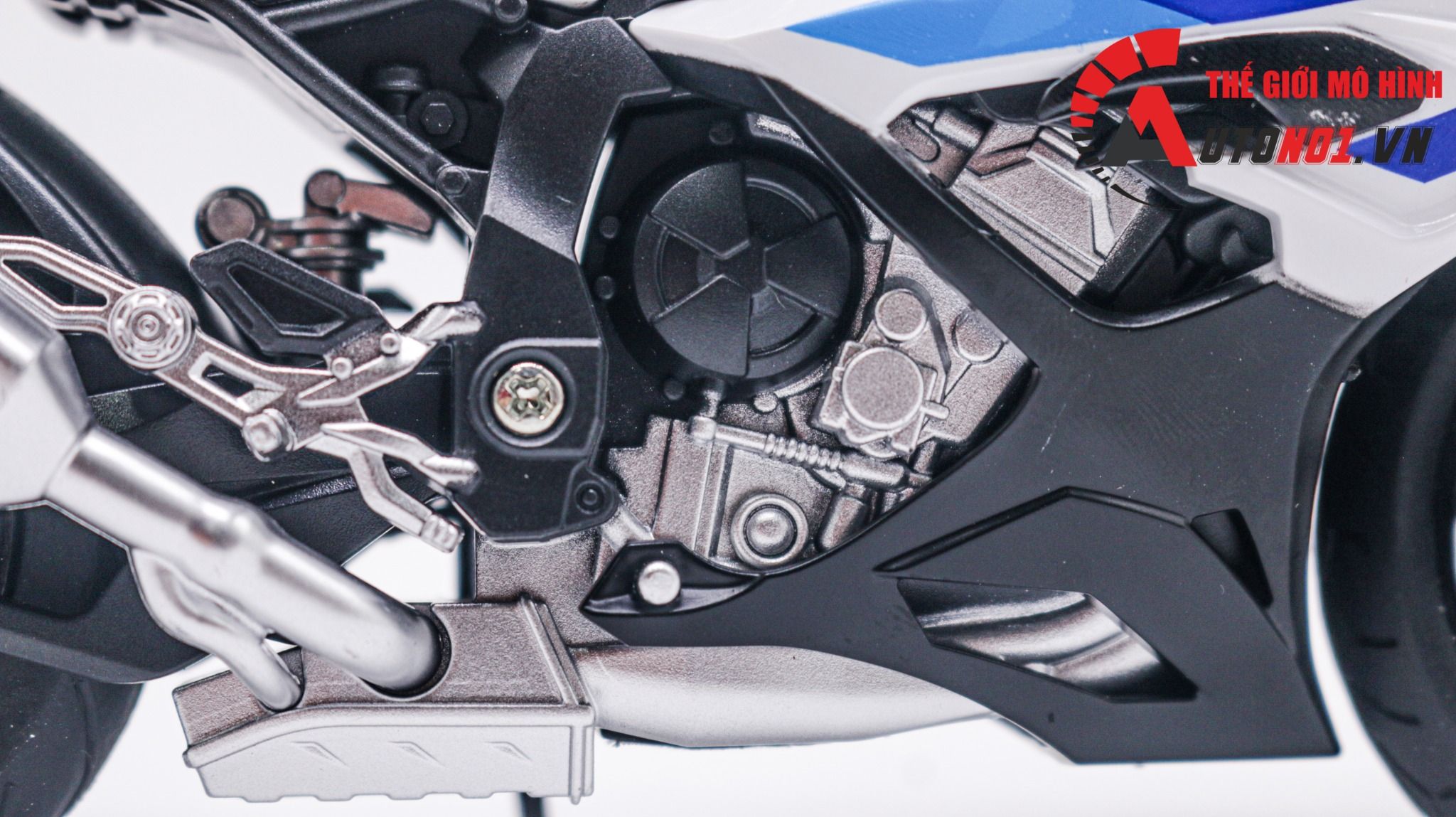 Mô hình xe BMW S1000RR 2024 có cánh gió tỉ lệ 1:12 Huayi Alloy MT070