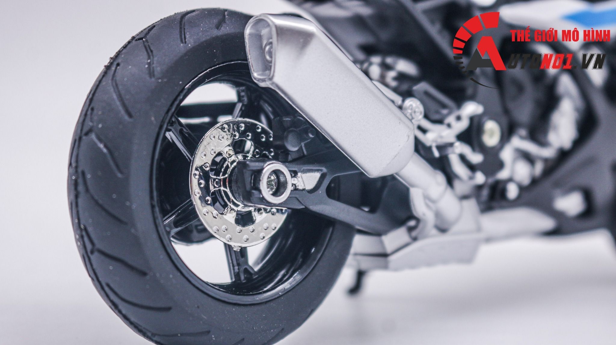 Mô hình xe BMW S1000RR 2024 có cánh gió tỉ lệ 1:12 Huayi Alloy MT070