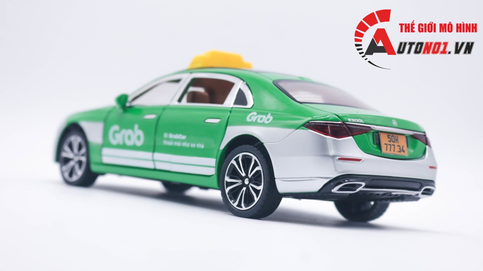  Mô hình xe độ dịch vụ Mercedes-Benz E300L độ Taxi Grab tỉ lệ 1:24 XHD Autono1 OT431 