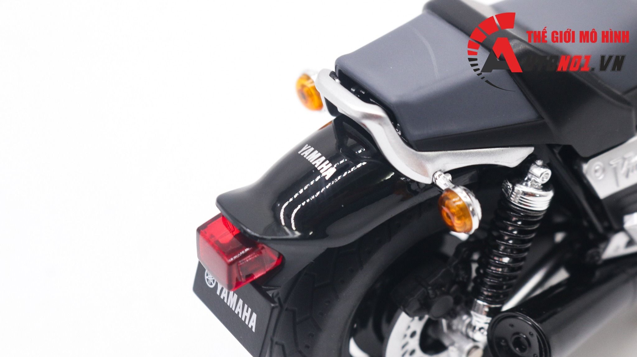 Mô hình xe Yamaha VMax 1:12 Aoshima 8042