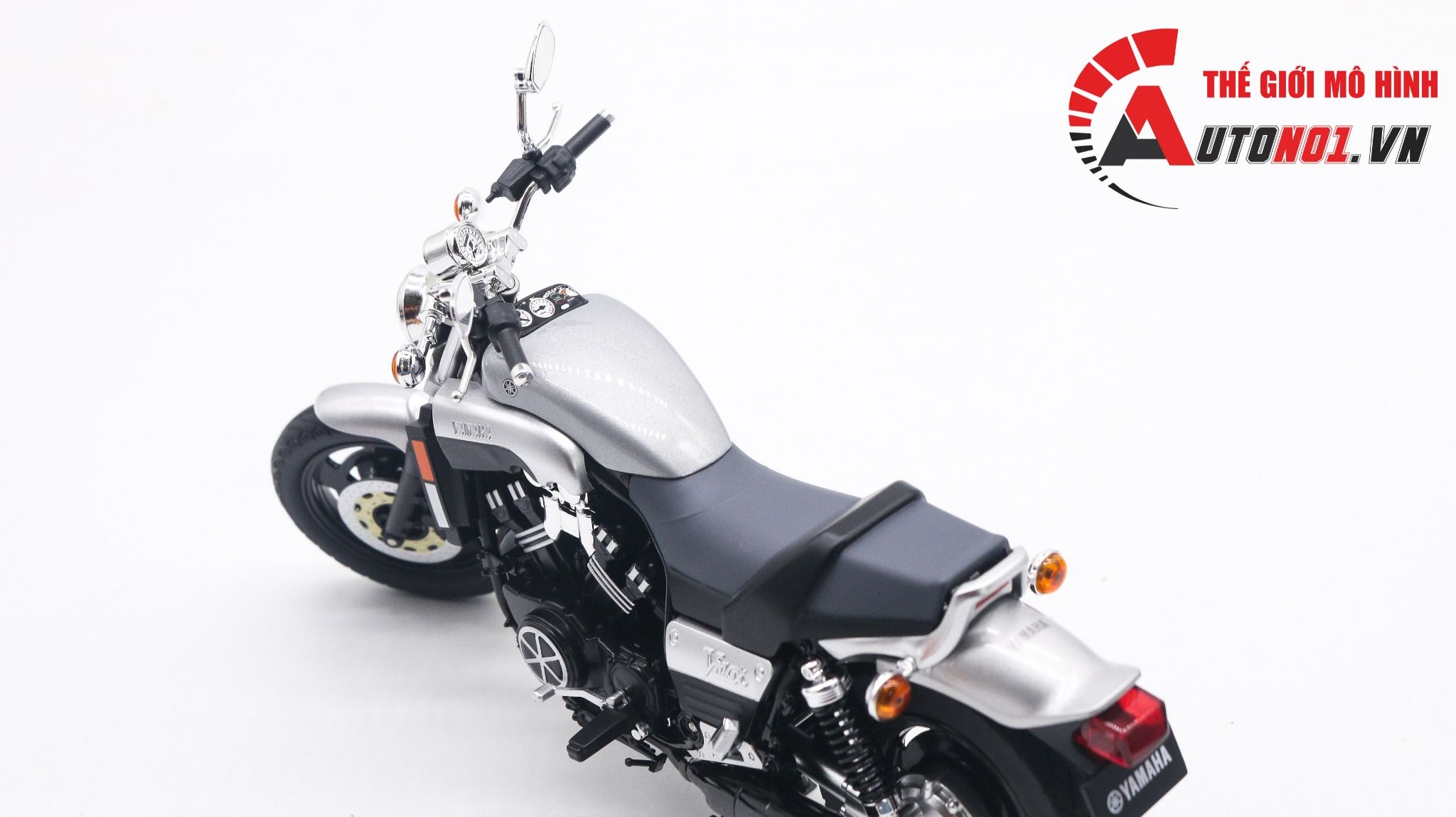 Mô hình xe Yamaha VMax 1:12 Aoshima 8042