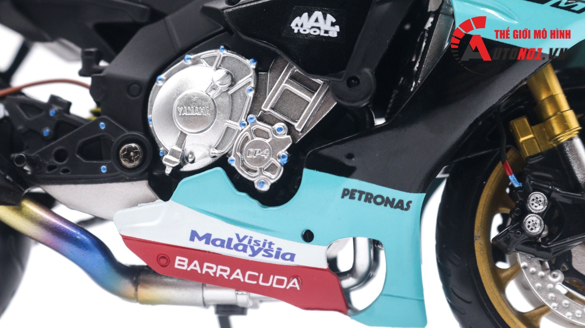 Mô hình xe độ Yamaha R1m Petronas race độ pô Akrapovic 1:12 Autono1 MSZ D028M