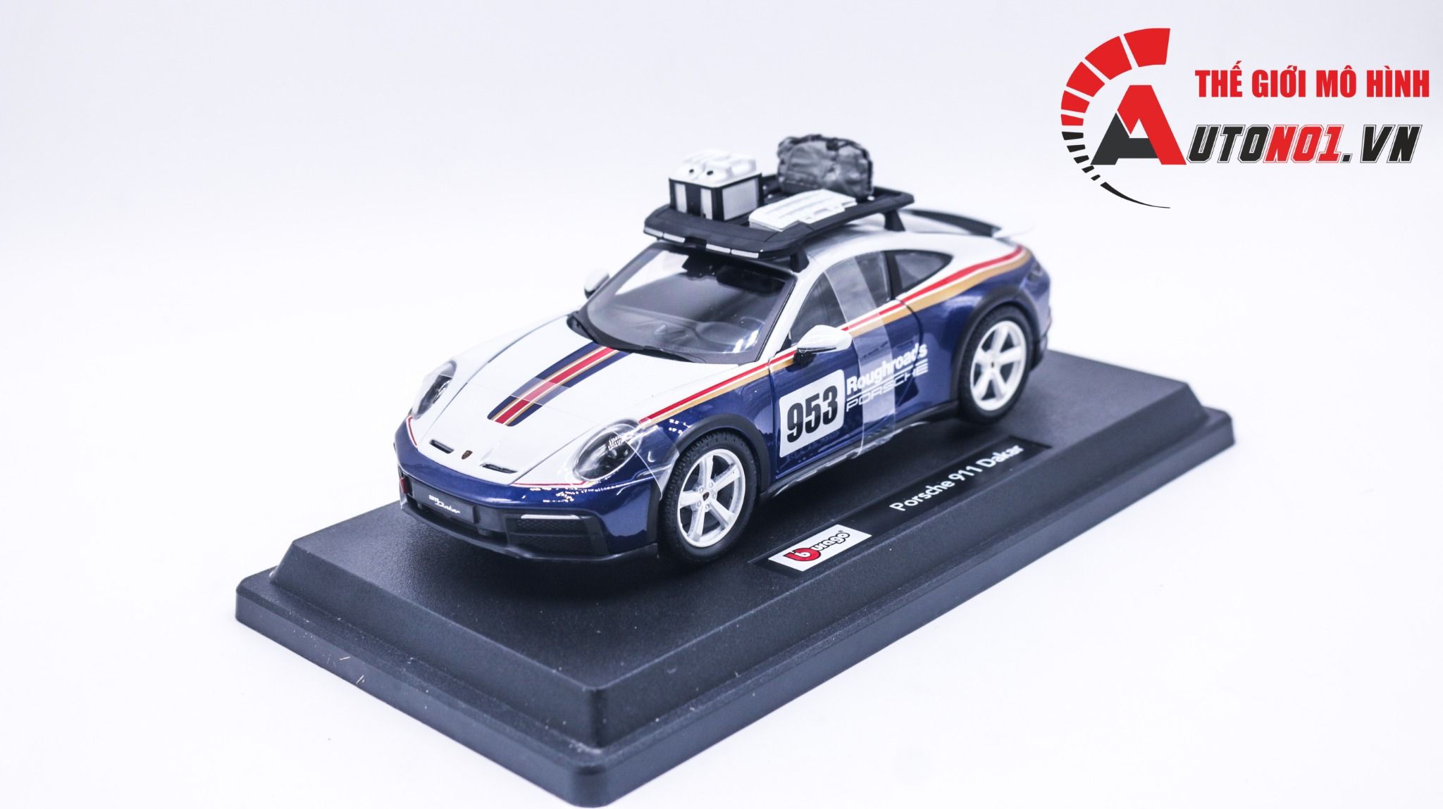 Mô hình xe Porsche 911 Dakar full open có phụ kiện tỉ lệ 1:24 Bburago 18-28029 OT417