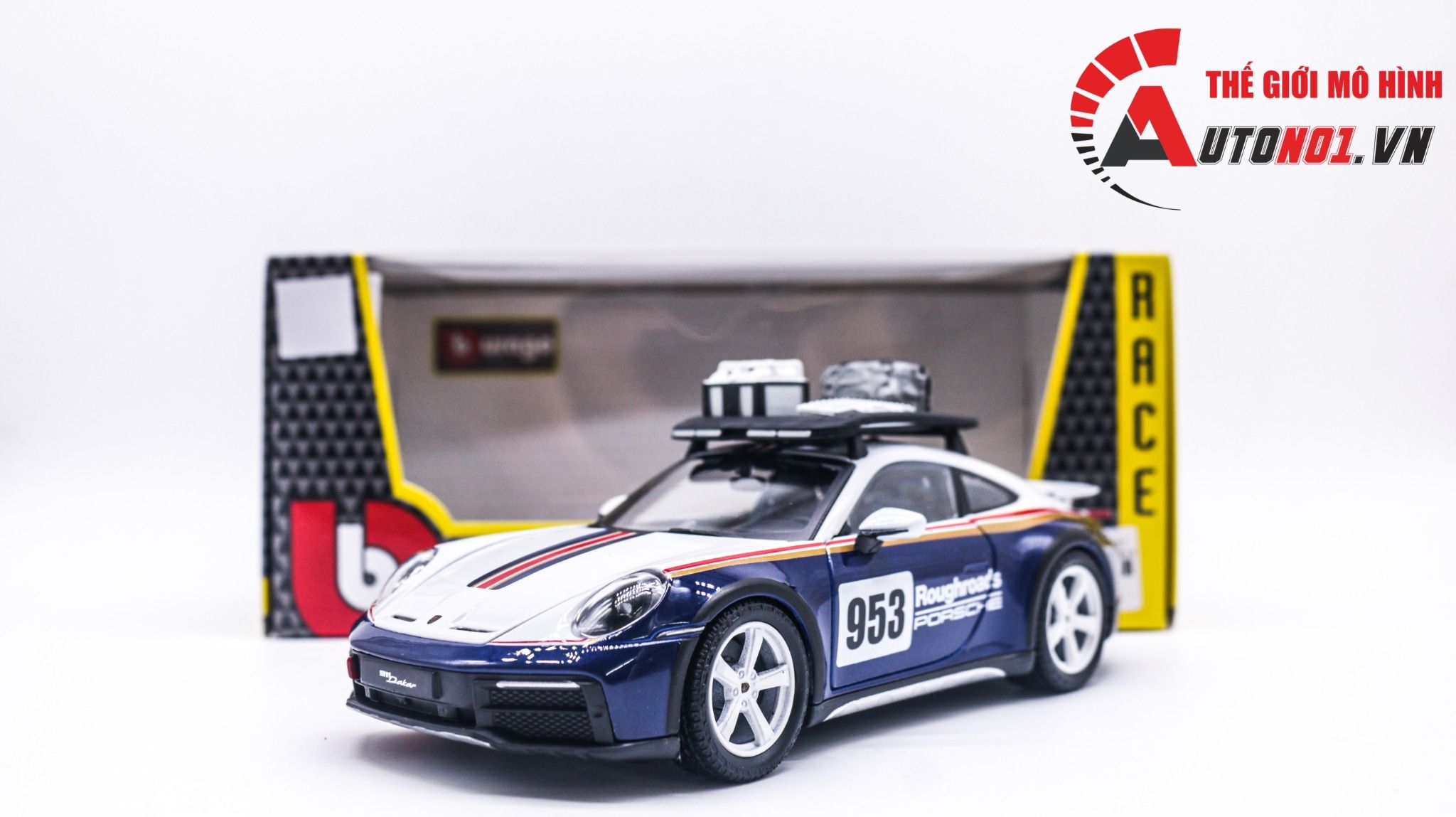 Mô hình xe Porsche 911 Dakar full open có phụ kiện tỉ lệ 1:24 Bburago 18-28029 OT417