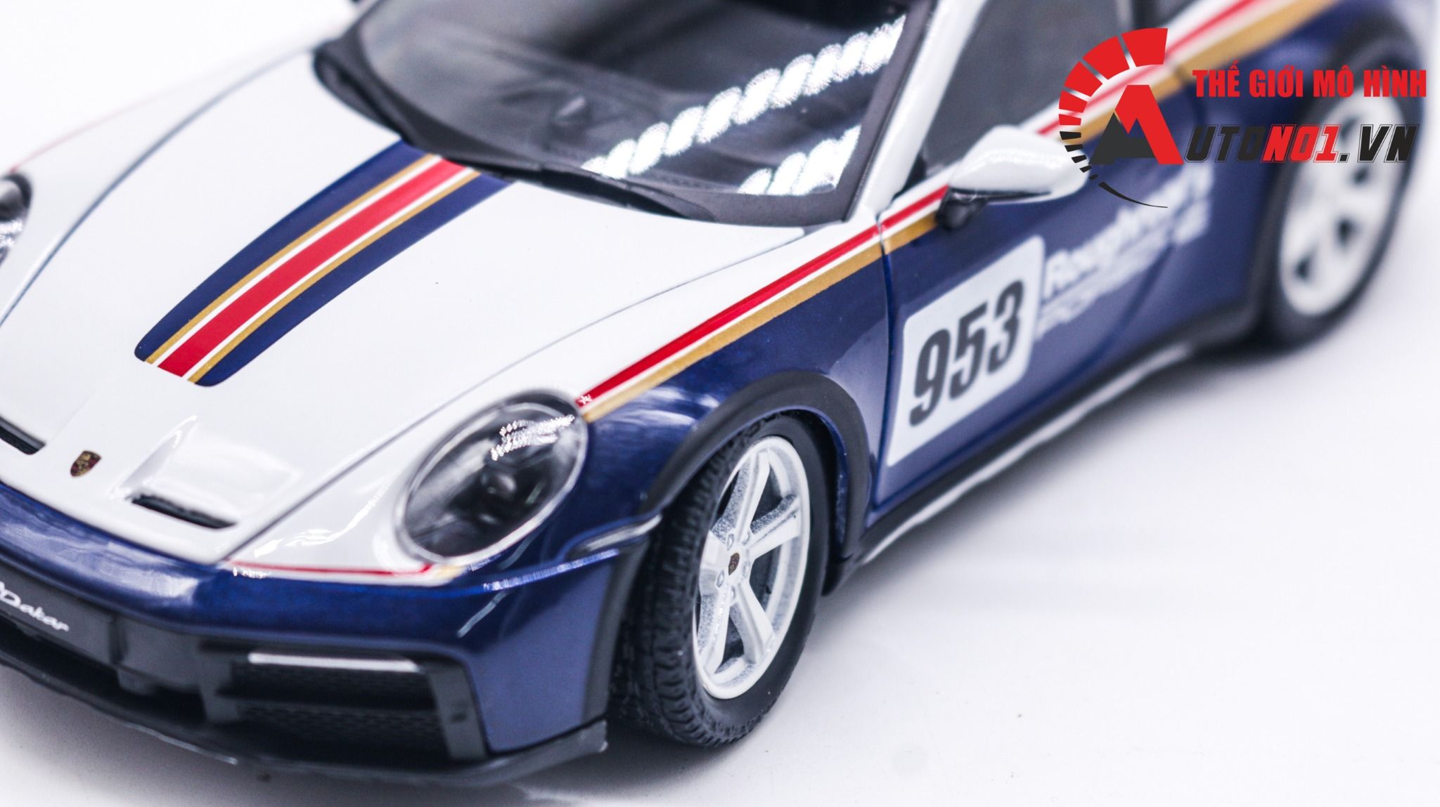Mô hình xe Porsche 911 Dakar full open có phụ kiện tỉ lệ 1:24 Bburago 18-28029 OT417