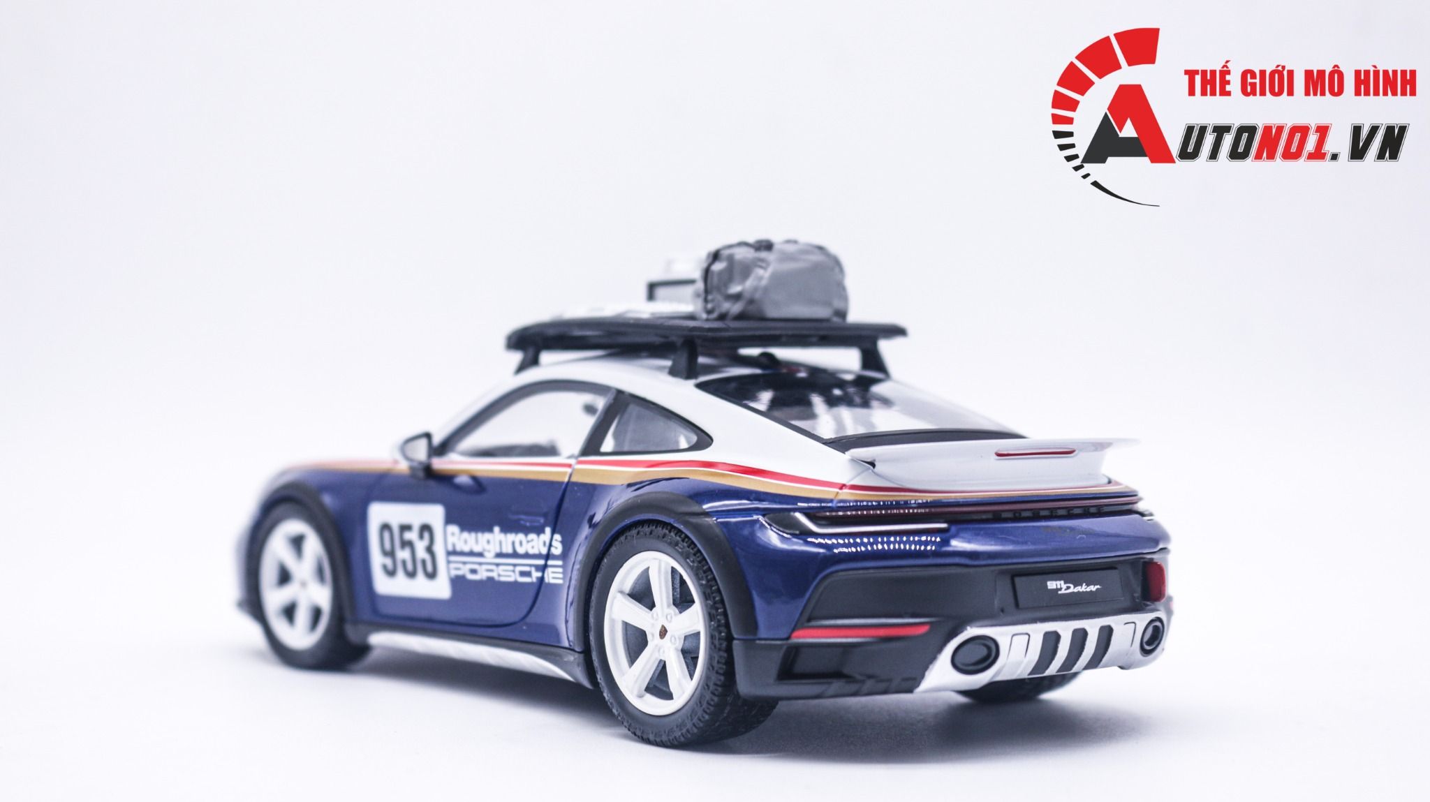 Mô hình xe Porsche 911 Dakar full open có phụ kiện tỉ lệ 1:24 Bburago 18-28029 OT417