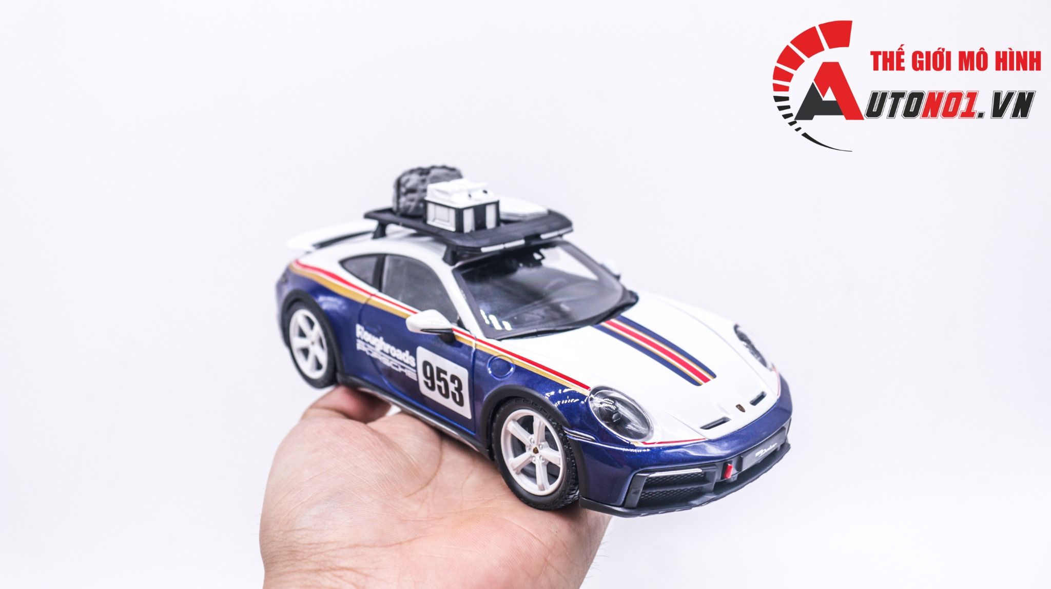Mô hình xe Porsche 911 Dakar full open có phụ kiện tỉ lệ 1:24 Bburago 18-28029 OT417