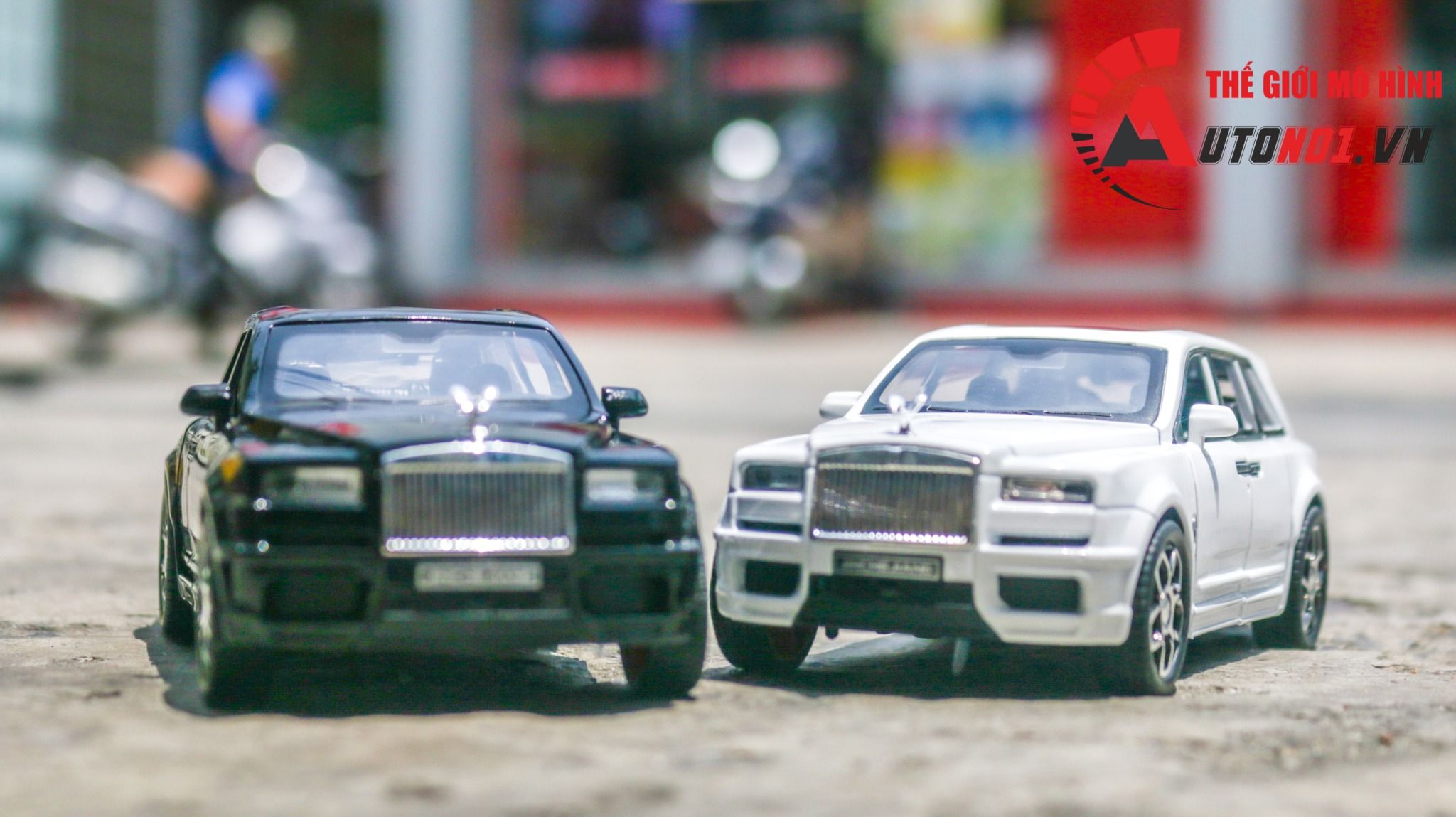 Mô hình xe Rolls Royce Cullinan full open, có đèn và âm thanh tỉ lệ 1:32 JincheJiang Model OT455