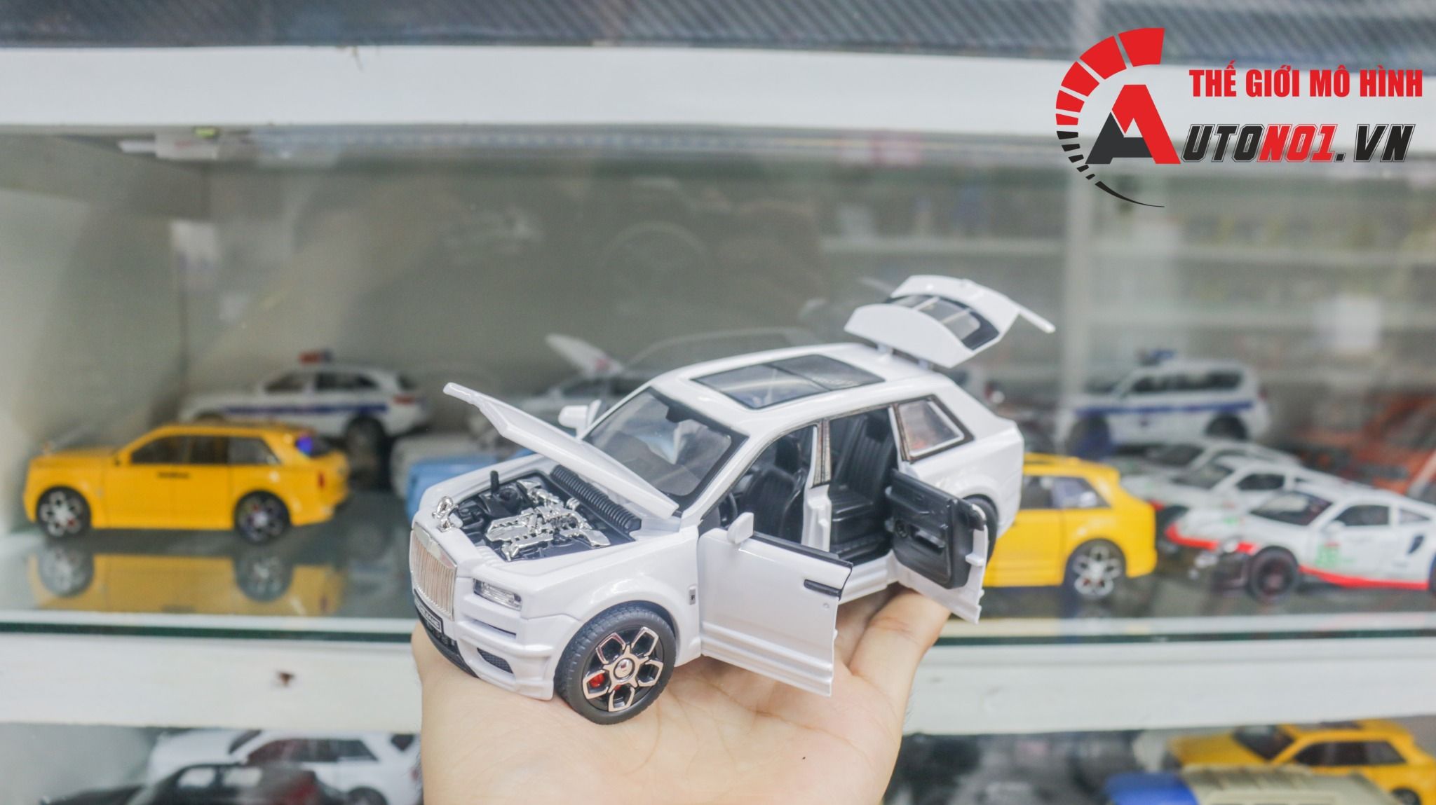 Mô hình xe Rolls Royce Cullinan full open, có đèn và âm thanh tỉ lệ 1:32 JincheJiang Model OT455